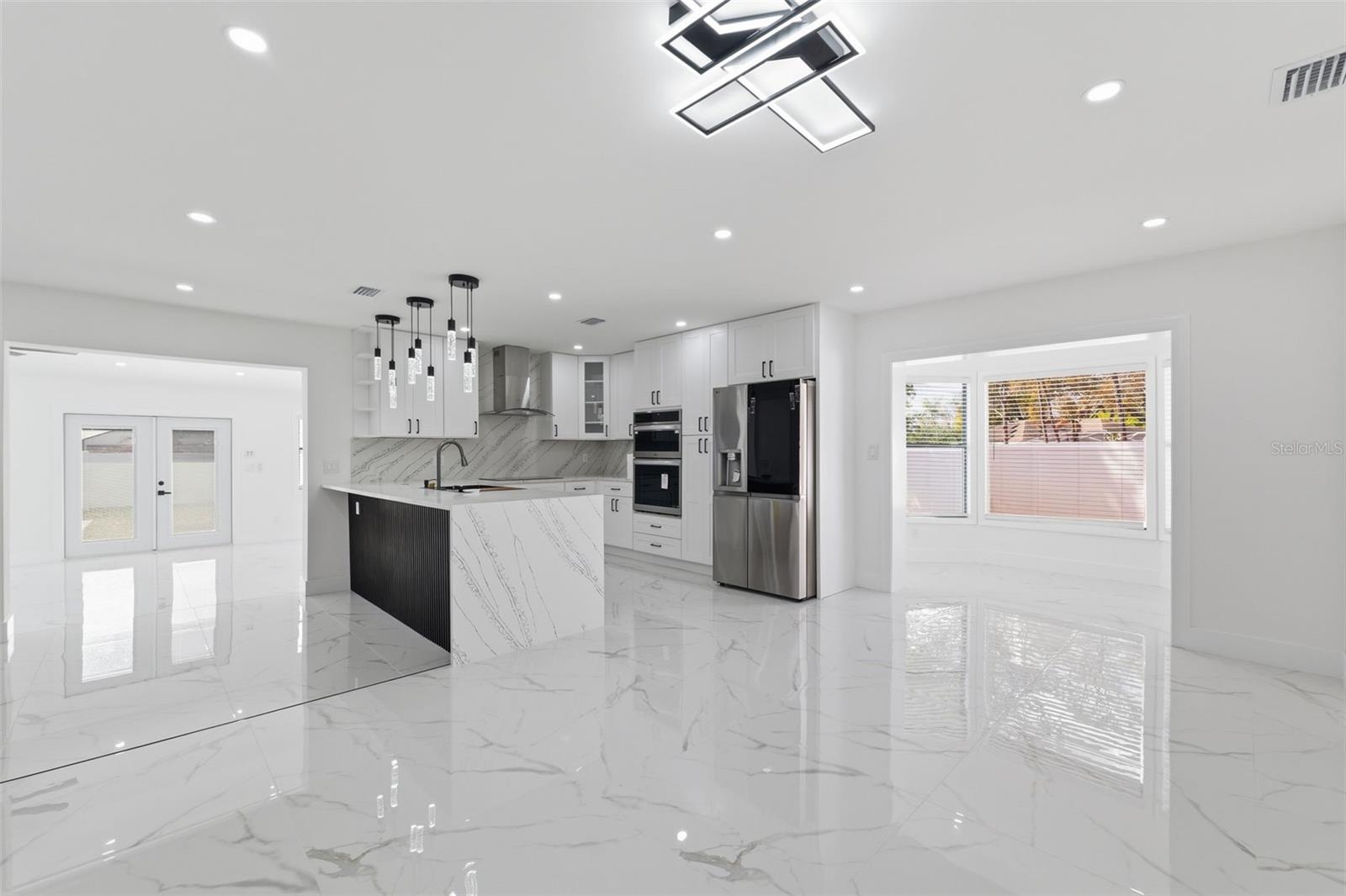 Image 11 of 47 For 22368 Southshore Drive