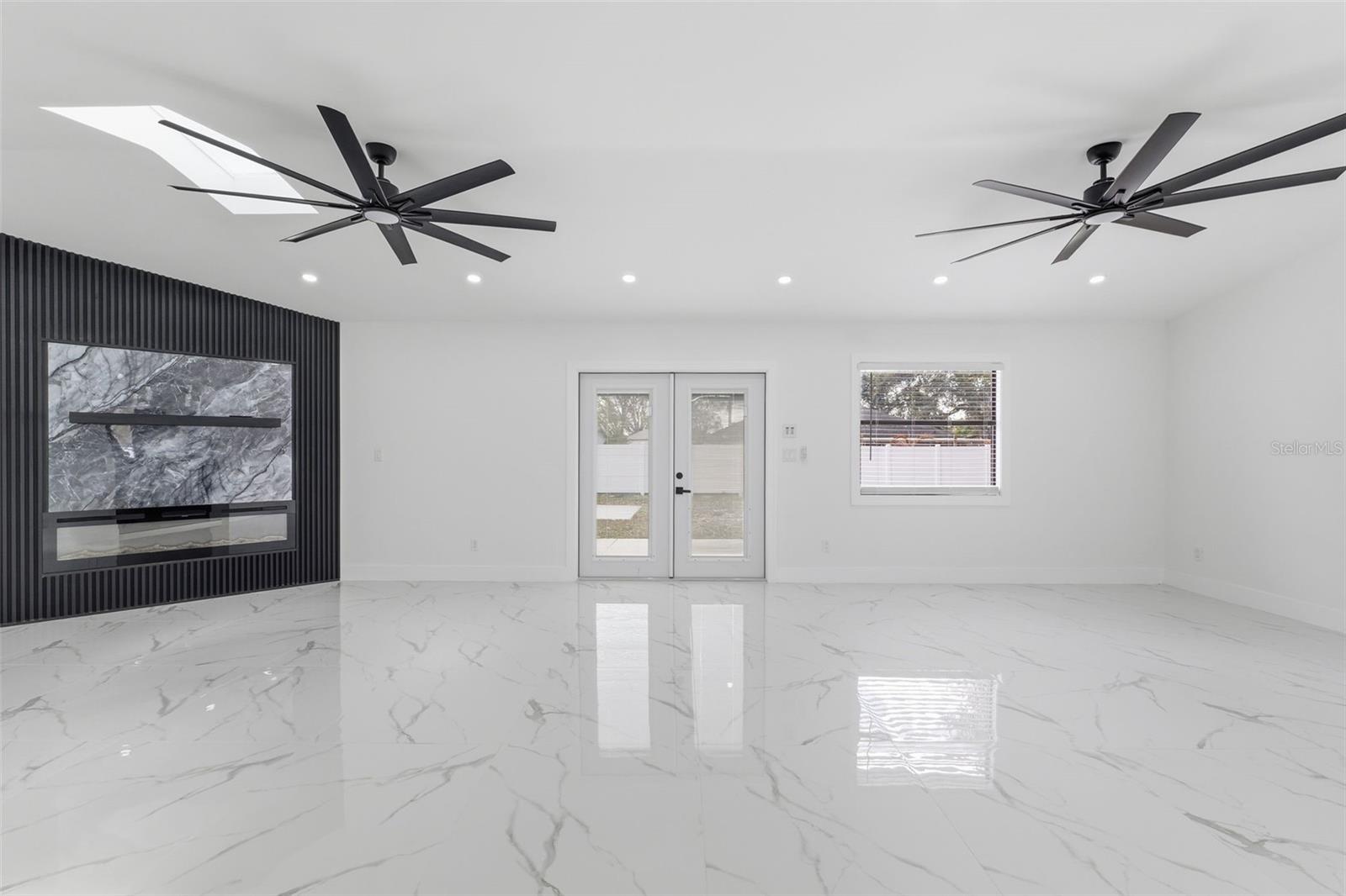 Image 19 of 47 For 22368 Southshore Drive