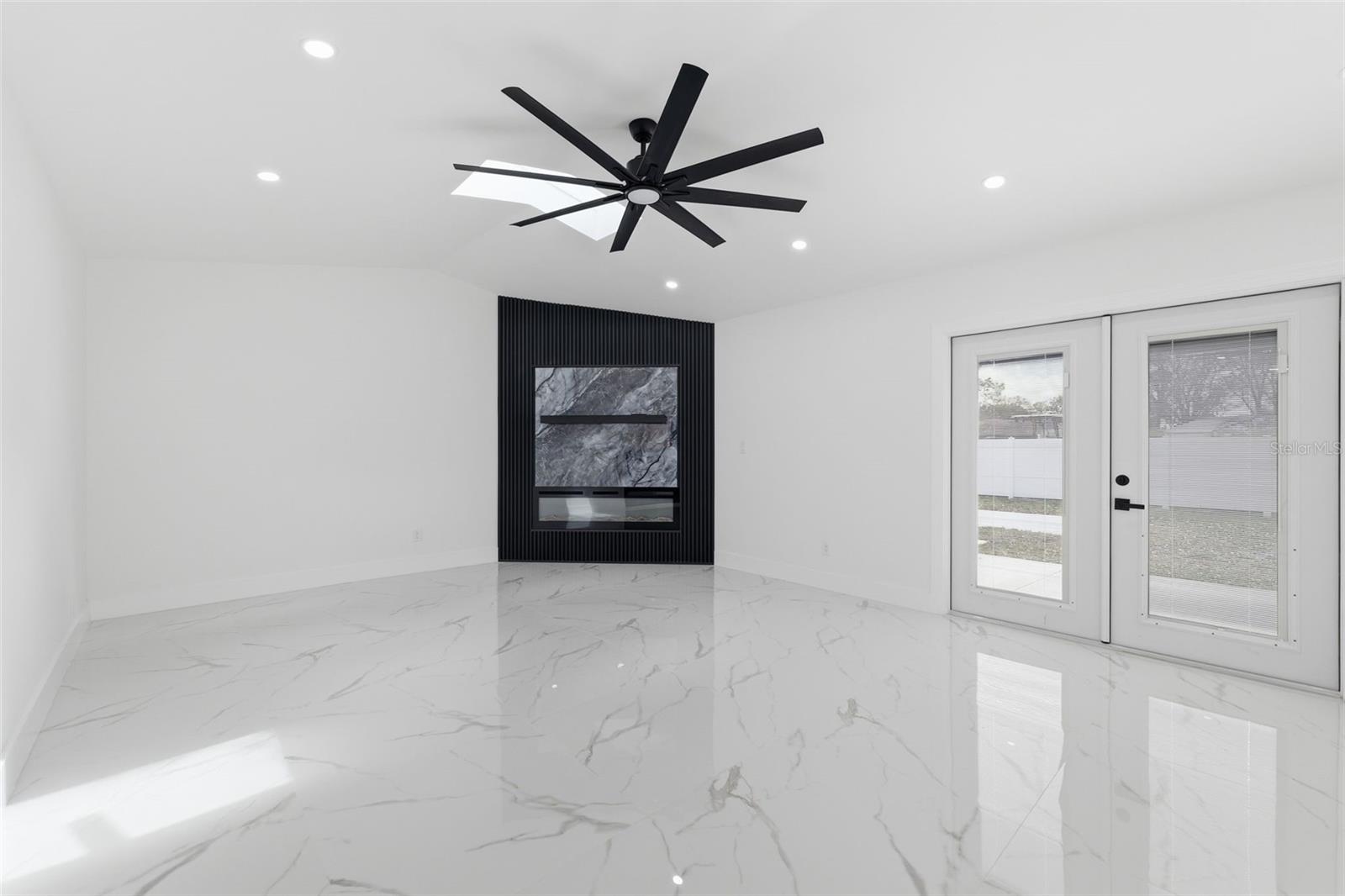 Image 21 of 47 For 22368 Southshore Drive