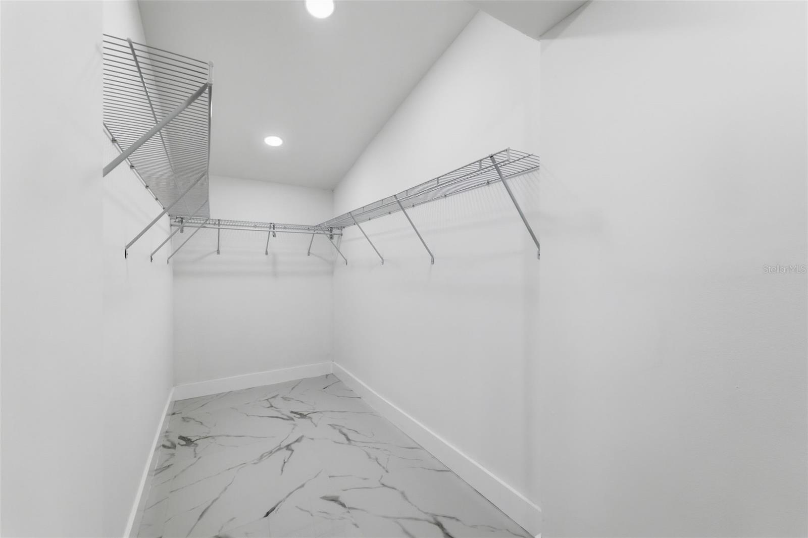 Image 25 of 47 For 22368 Southshore Drive