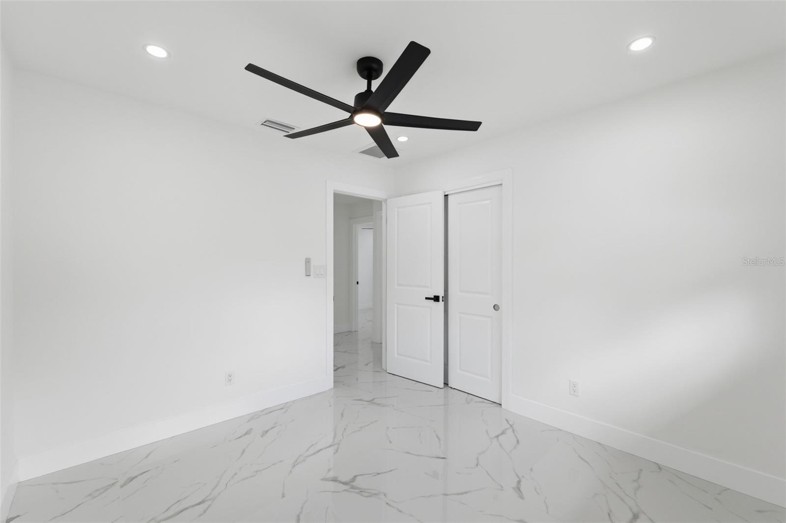 Image 26 of 47 For 22368 Southshore Drive