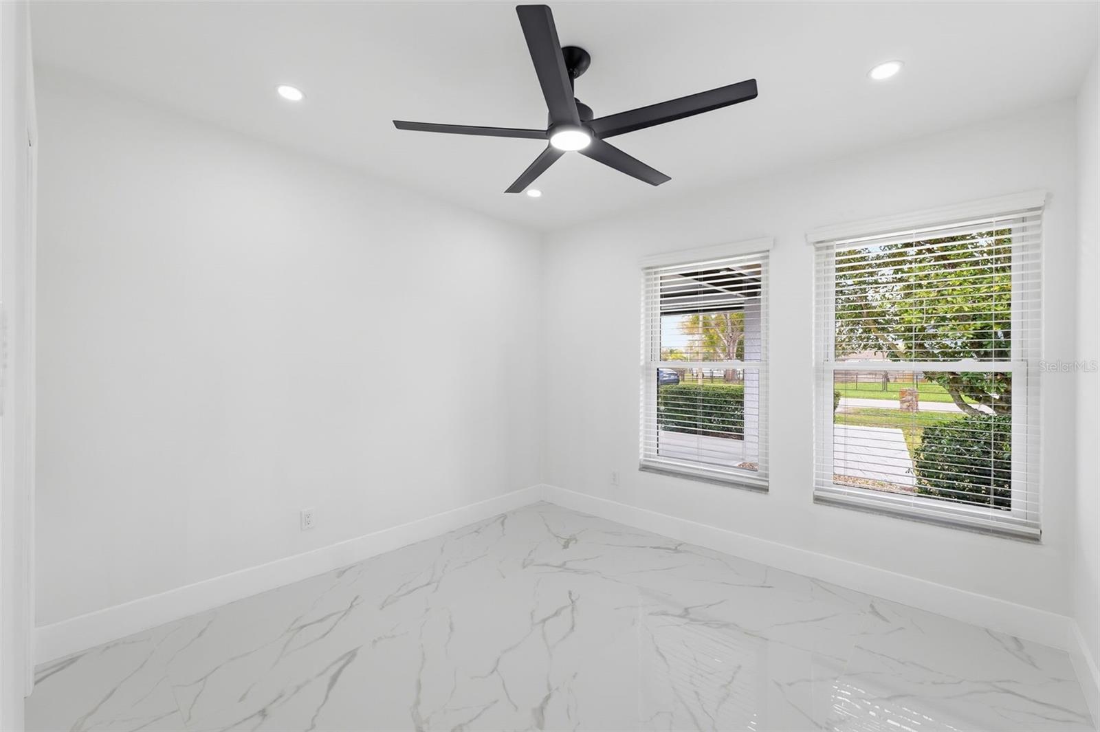 Image 27 of 47 For 22368 Southshore Drive