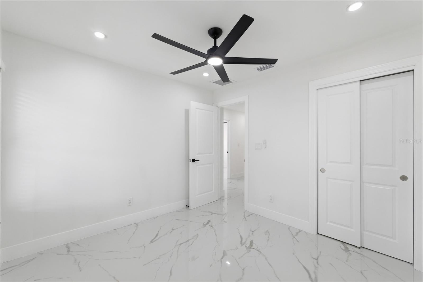 Image 33 of 47 For 22368 Southshore Drive