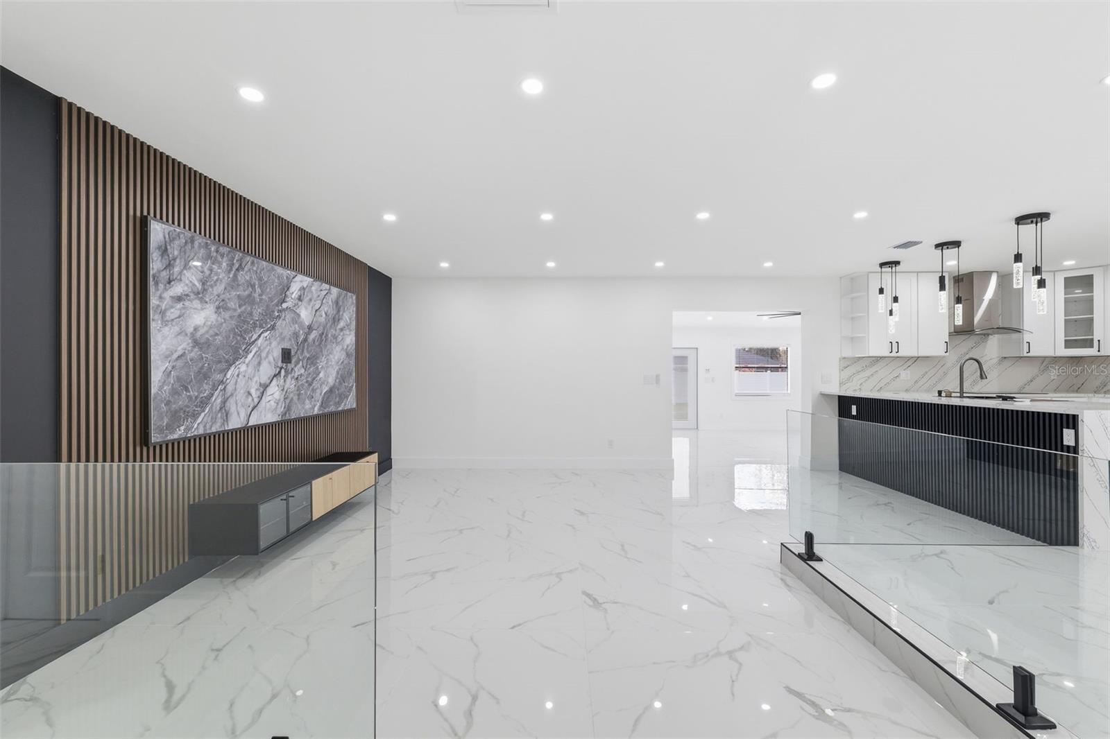 Image 7 of 47 For 22368 Southshore Drive