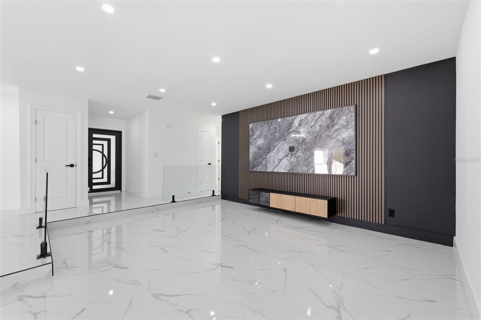 Image 9 of 47 For 22368 Southshore Drive