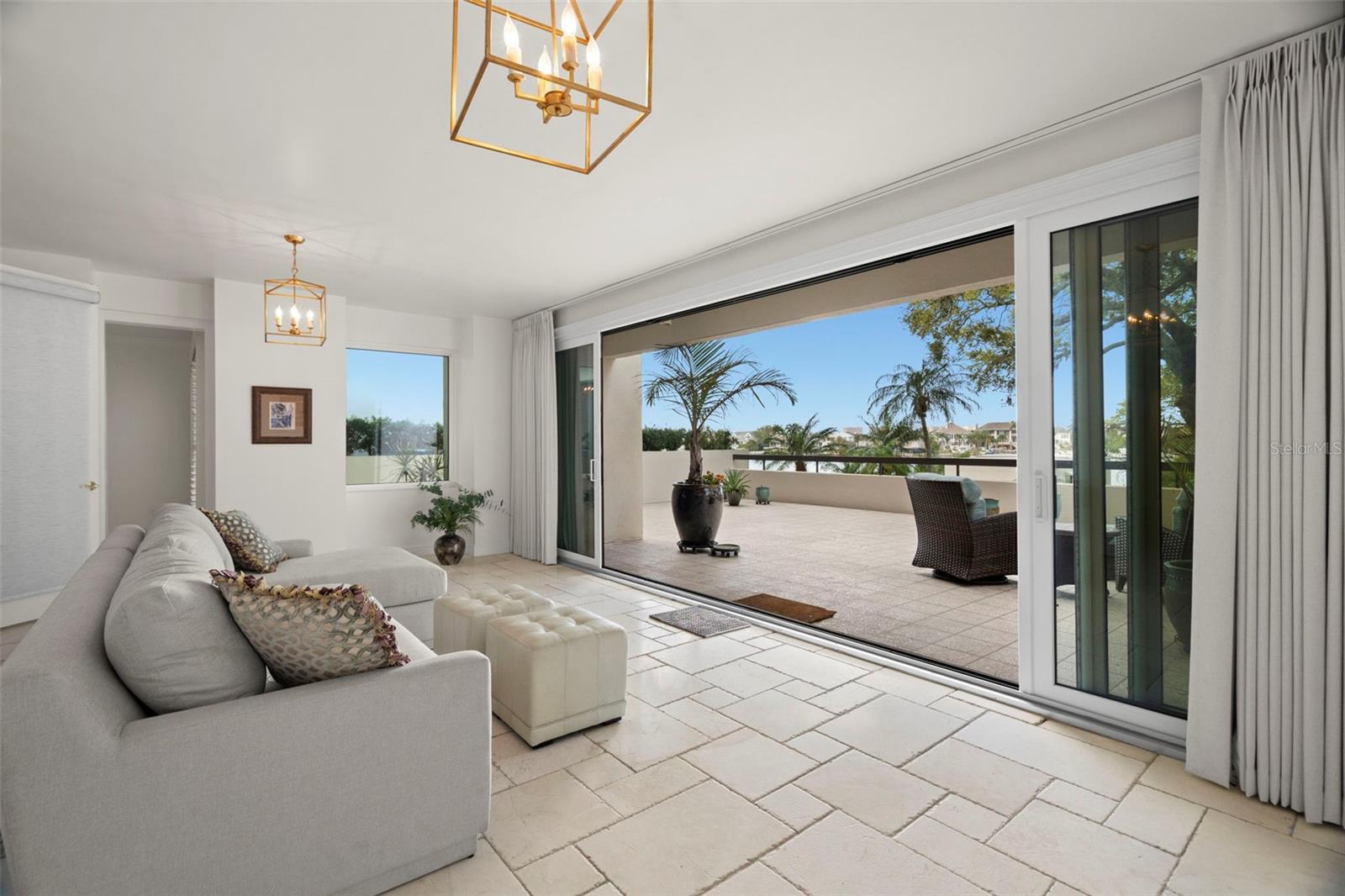 Listing photo id 9 for 4 Belleview Boulevard 108