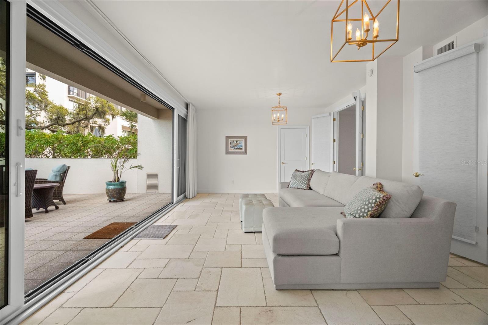 Listing photo id 10 for 4 Belleview Boulevard 108