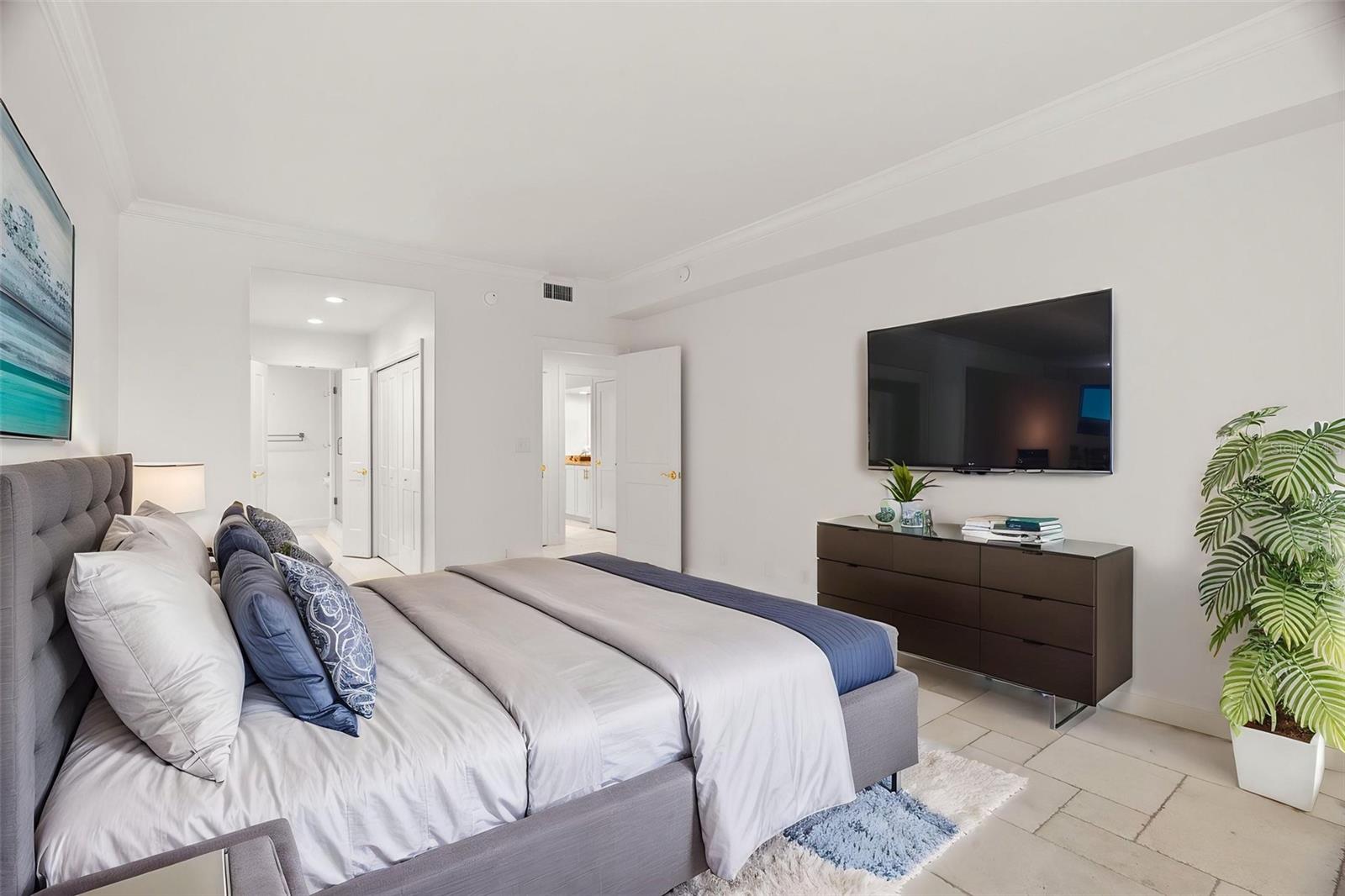 Listing photo id 13 for 4 Belleview Boulevard 108