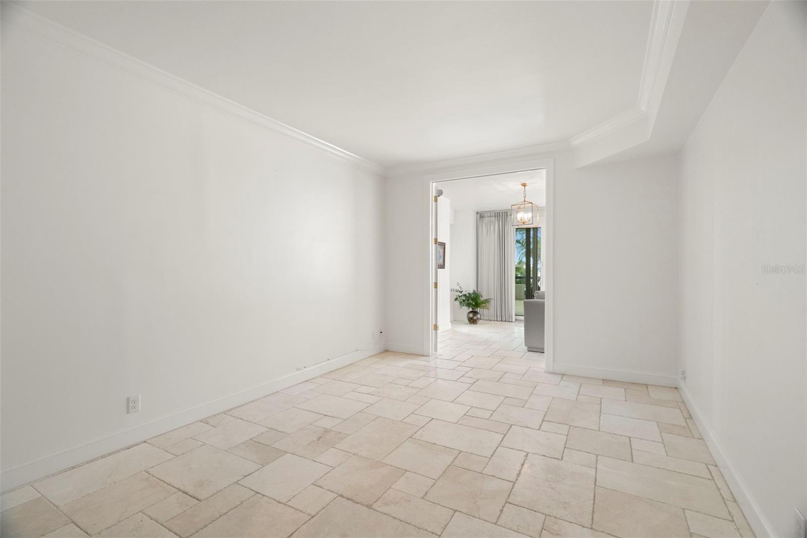 Listing photo id 14 for 4 Belleview Boulevard 108