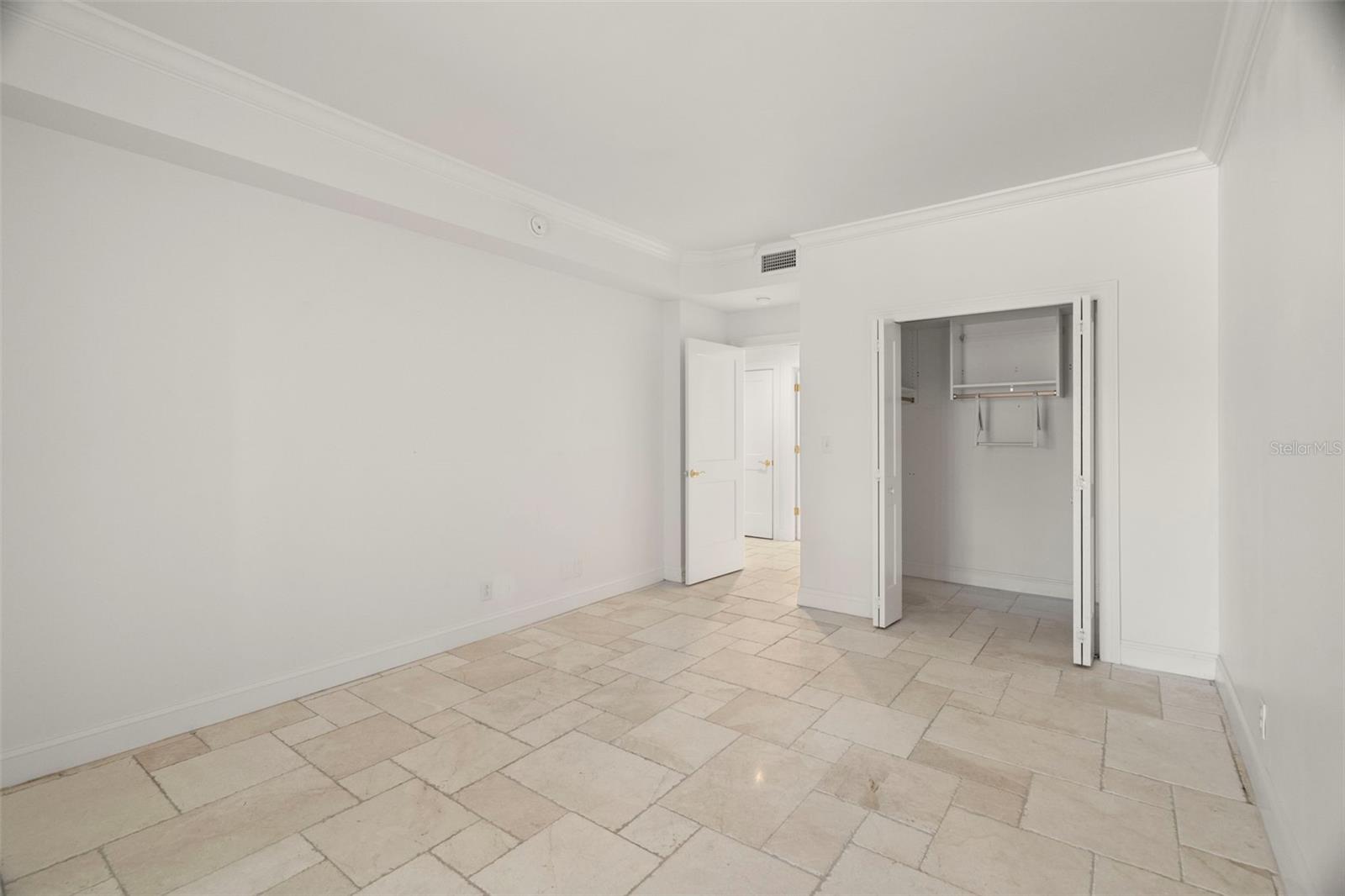 Listing photo id 19 for 4 Belleview Boulevard 108