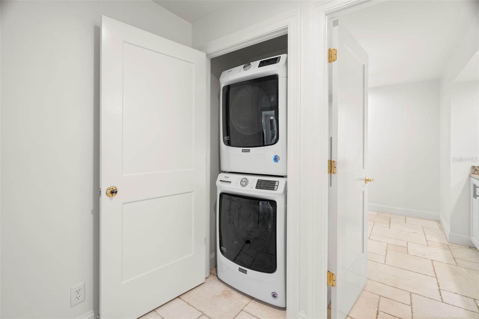 Listing photo id 23 for 4 Belleview Boulevard 108