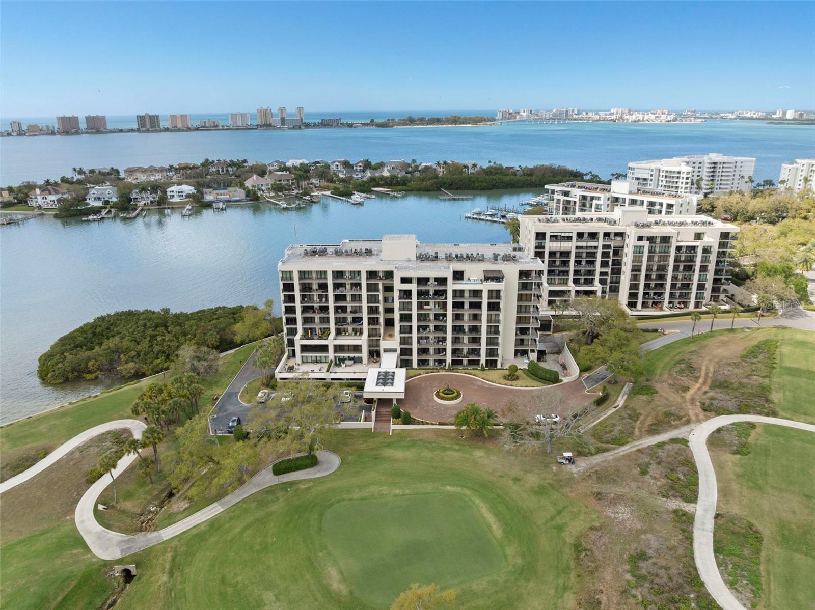 Listing photo id 41 for 4 Belleview Boulevard 108