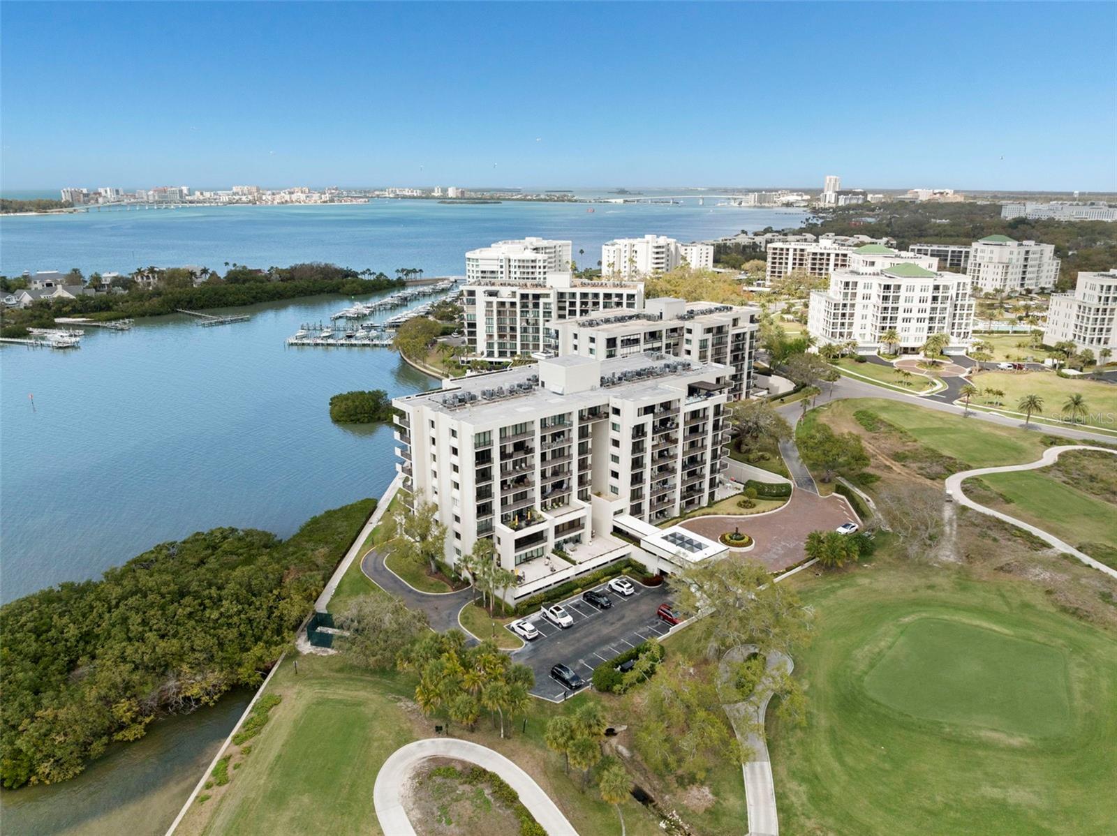 Listing photo id 42 for 4 Belleview Boulevard 108