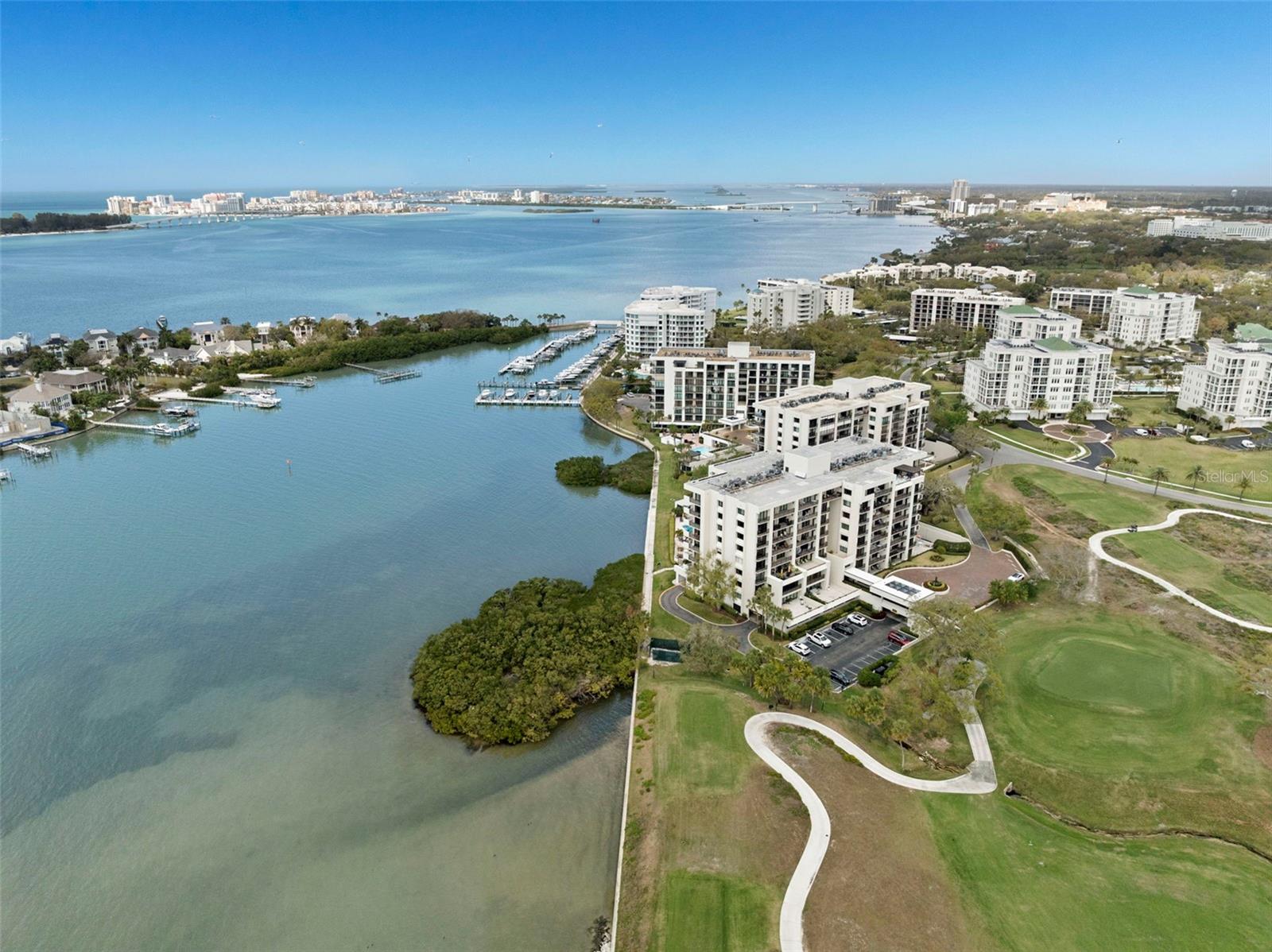 Listing photo id 47 for 4 Belleview Boulevard 108