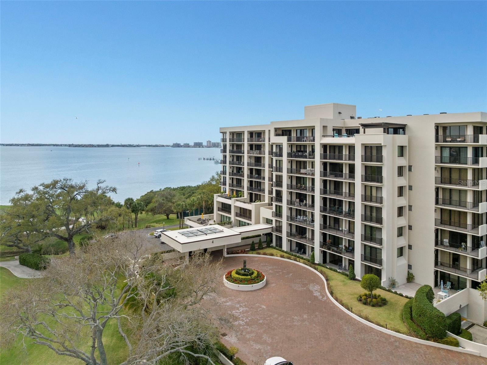 Listing photo id 50 for 4 Belleview Boulevard 108