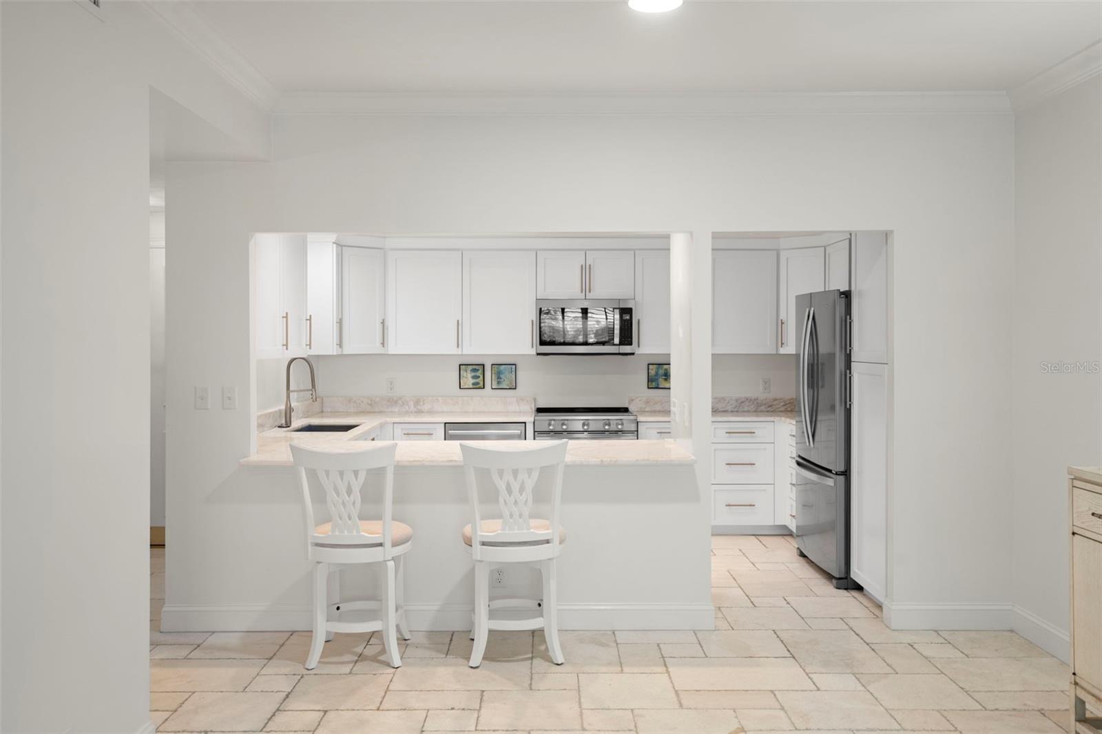 Listing photo id 4 for 4 Belleview Boulevard 108