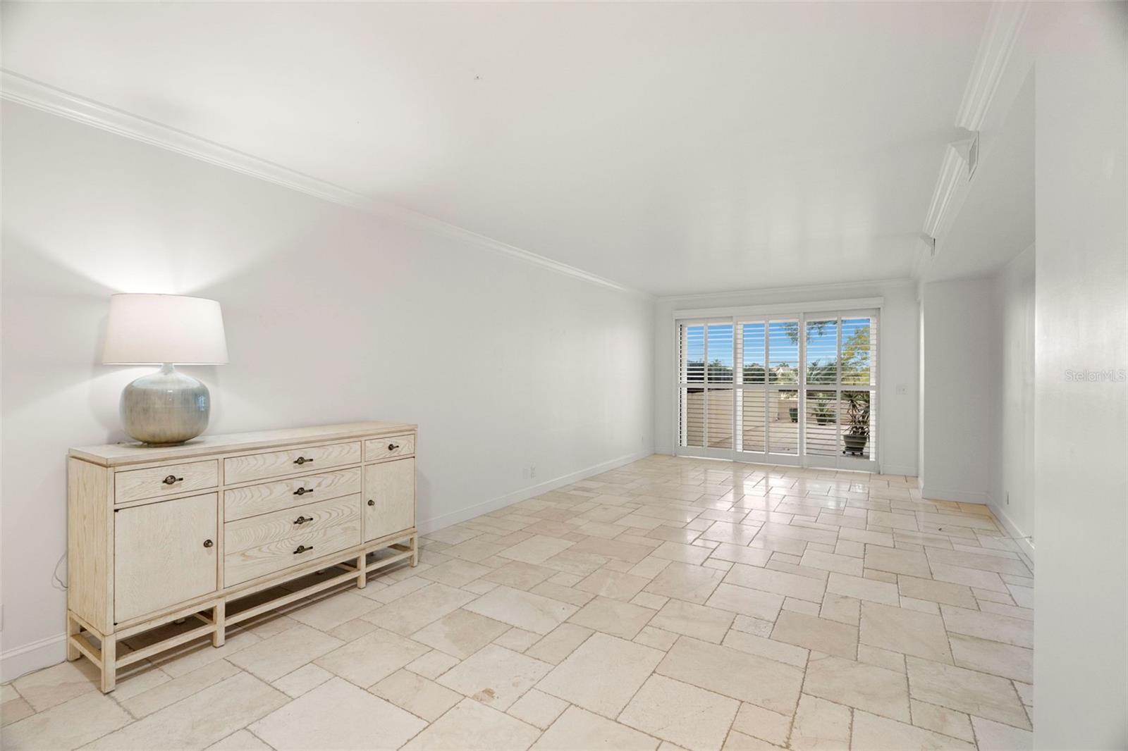 Listing photo id 5 for 4 Belleview Boulevard 108