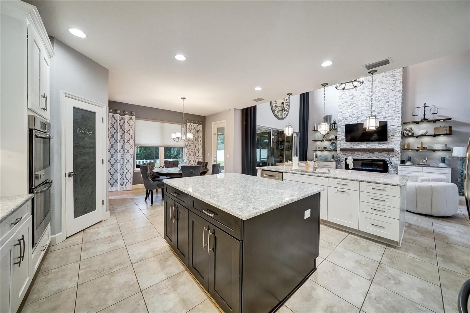 Listing photo id 8 for 1611 Tilted Cypress Place