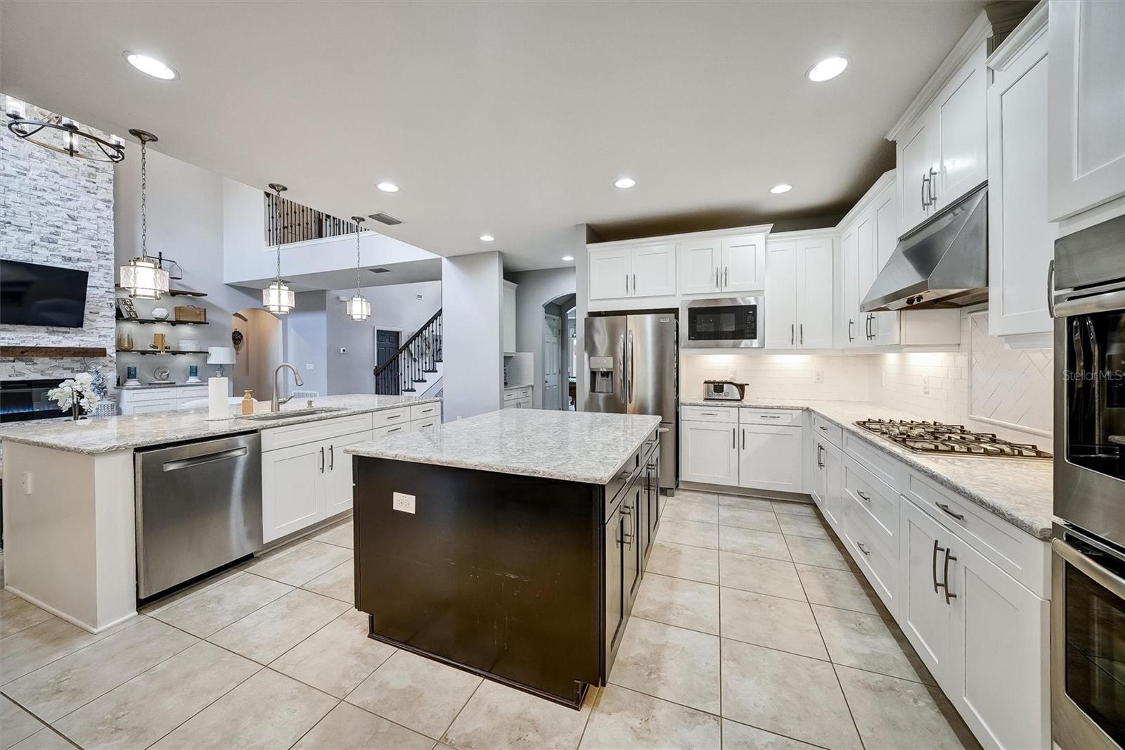 Listing photo id 9 for 1611 Tilted Cypress Place