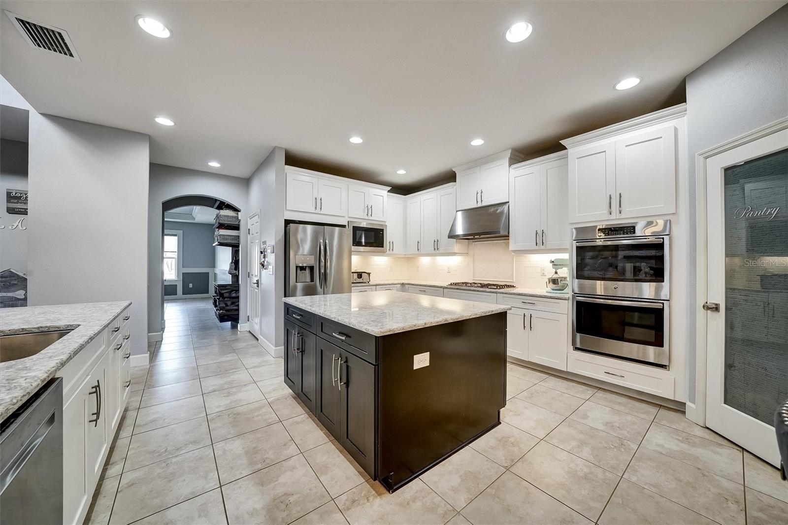 Listing photo id 11 for 1611 Tilted Cypress Place