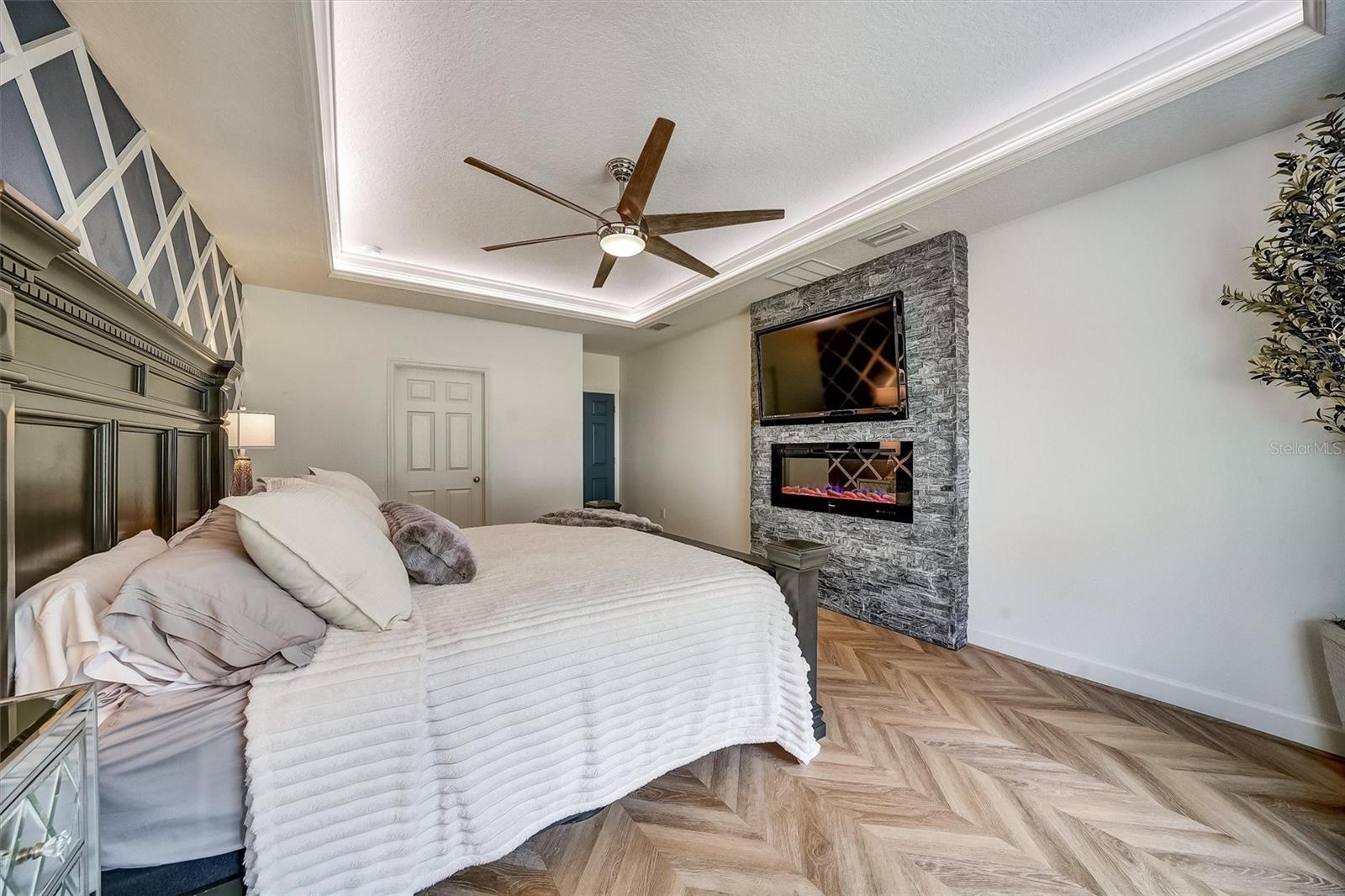 Listing photo id 16 for 1611 Tilted Cypress Place