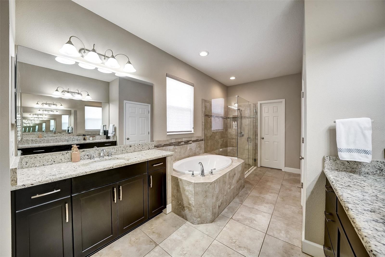 Listing photo id 17 for 1611 Tilted Cypress Place