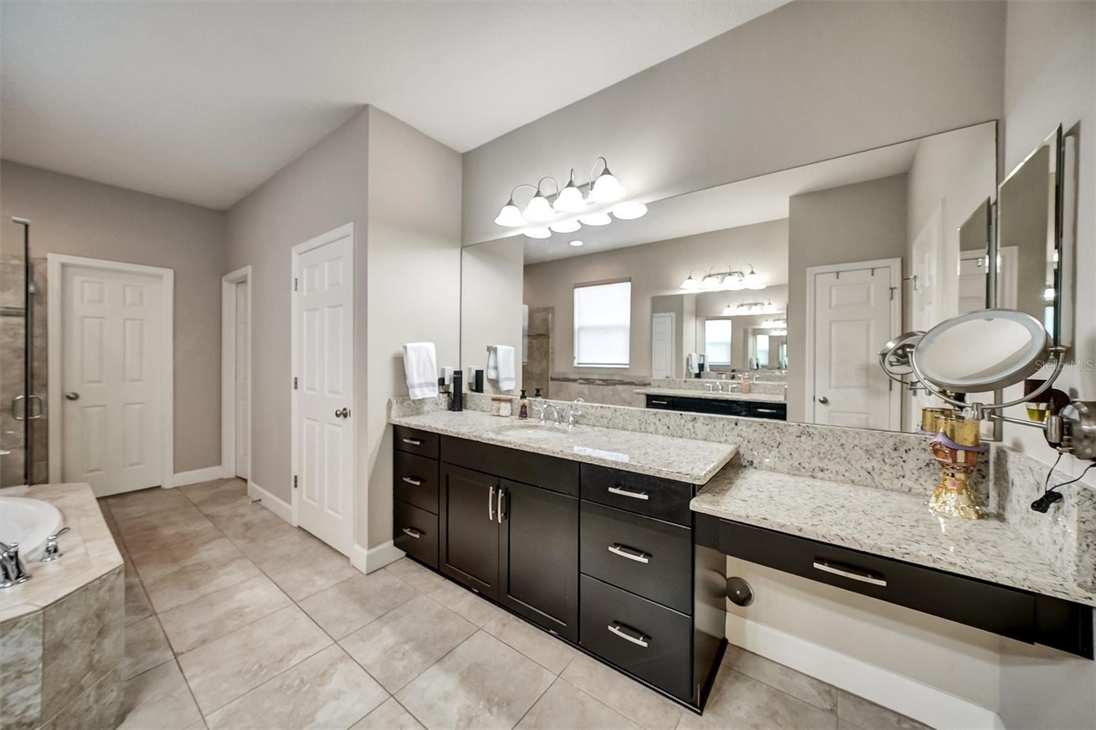 Listing photo id 18 for 1611 Tilted Cypress Place