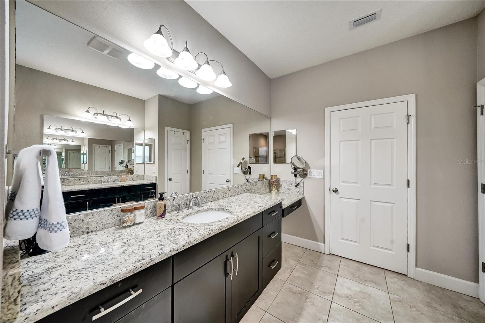 Listing photo id 19 for 1611 Tilted Cypress Place