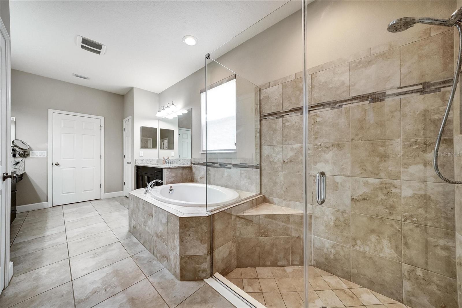 Listing photo id 21 for 1611 Tilted Cypress Place
