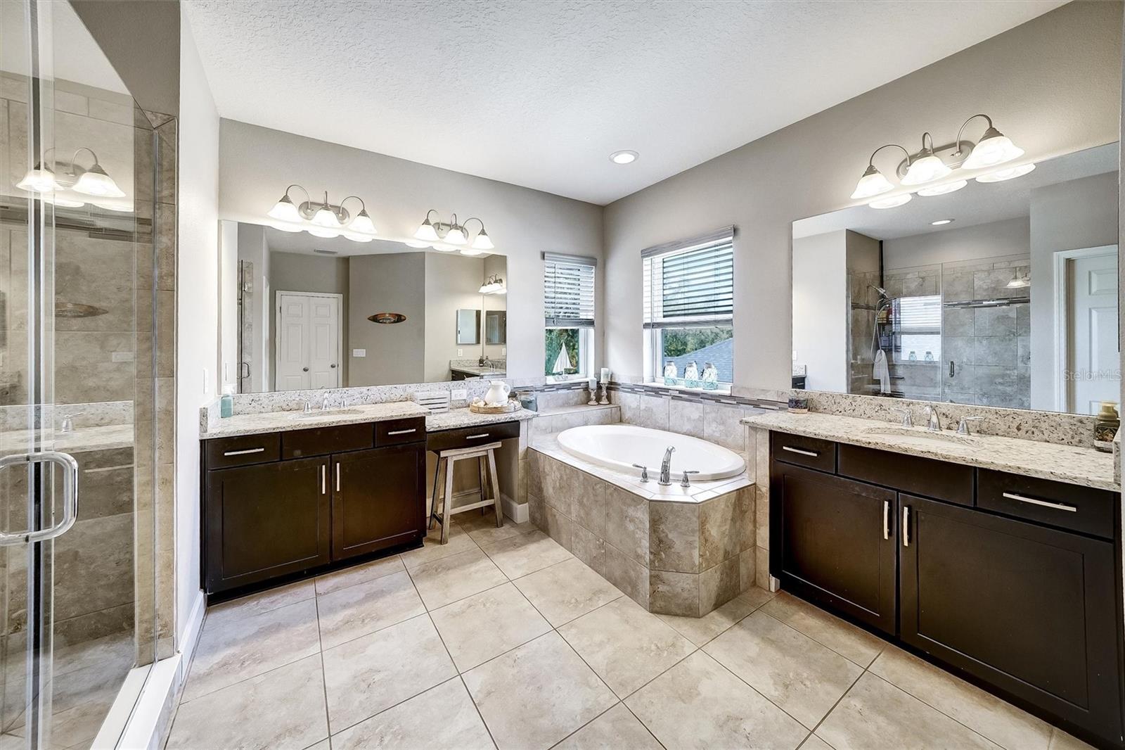 Listing photo id 45 for 1611 Tilted Cypress Place