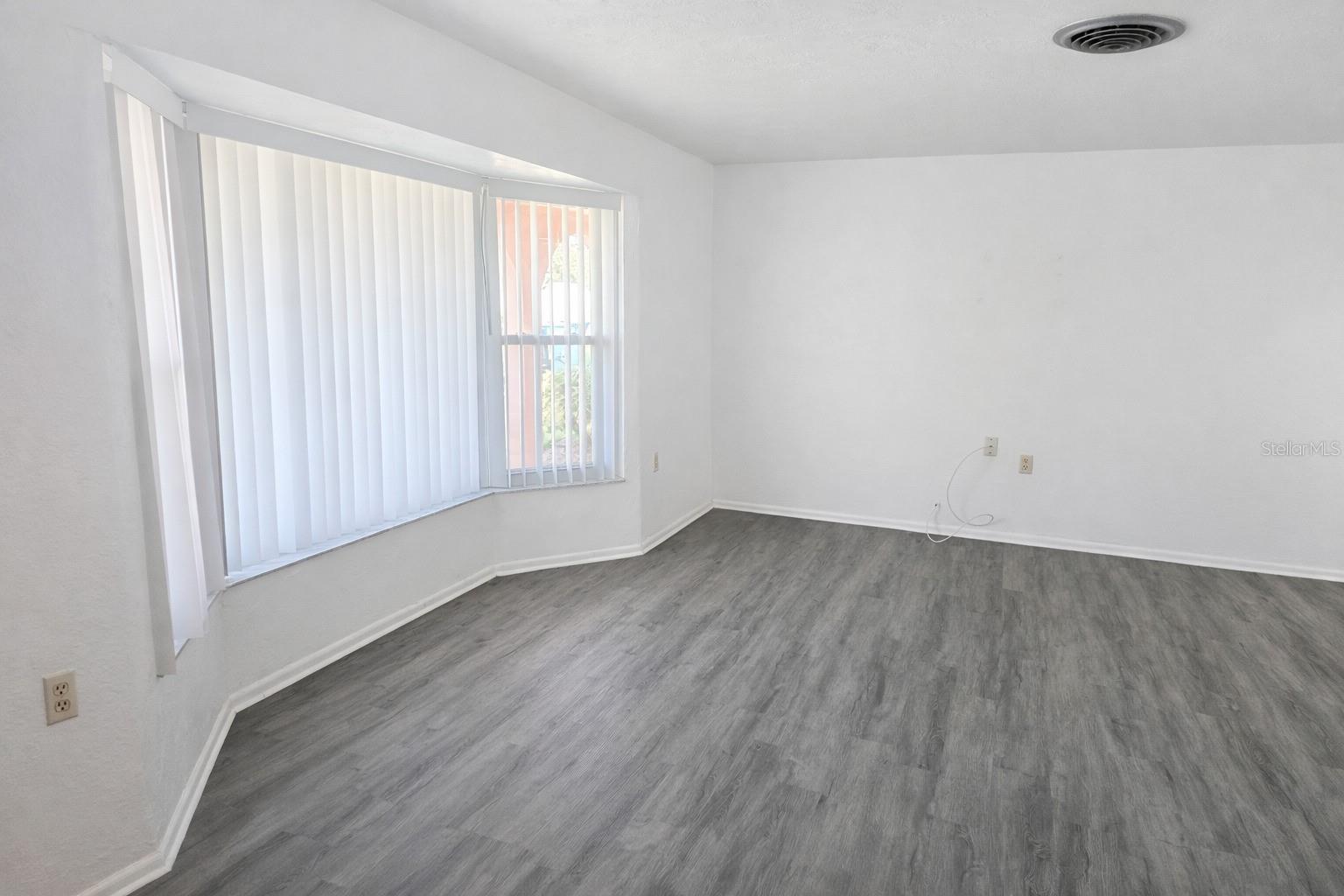 Image 5 of 36 For 6480 31st Terrace N