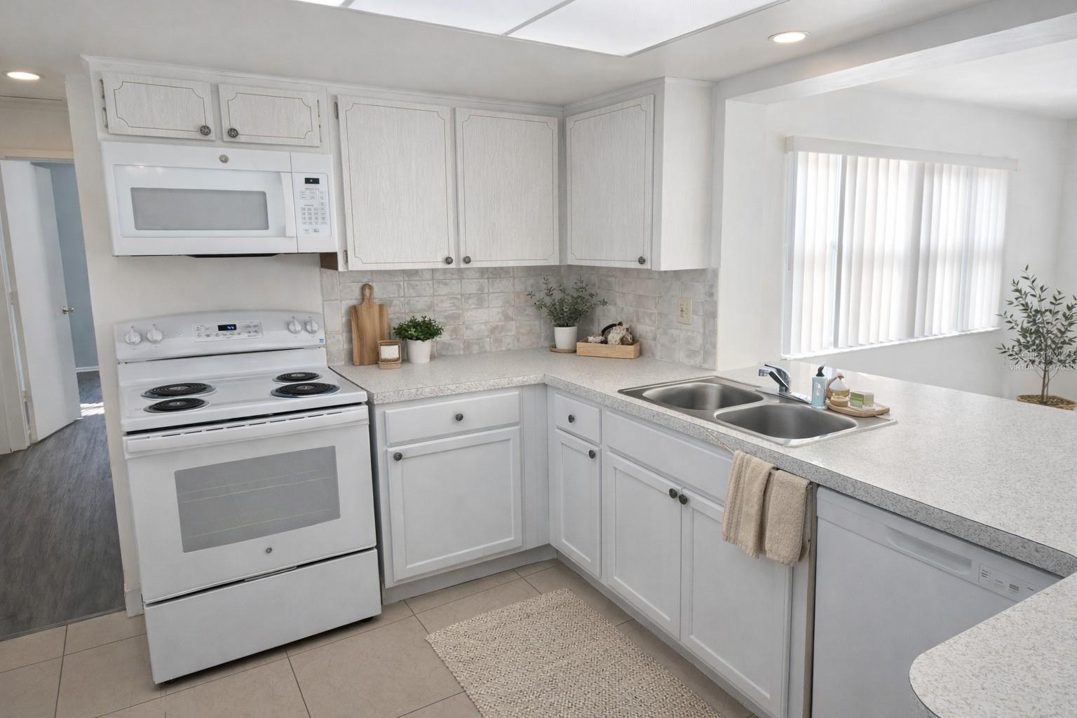 Image 8 of 36 For 6480 31st Terrace N