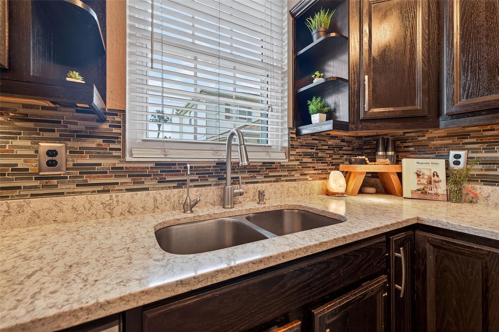 Listing photo id 15 for 6400 46th Avenue N 20