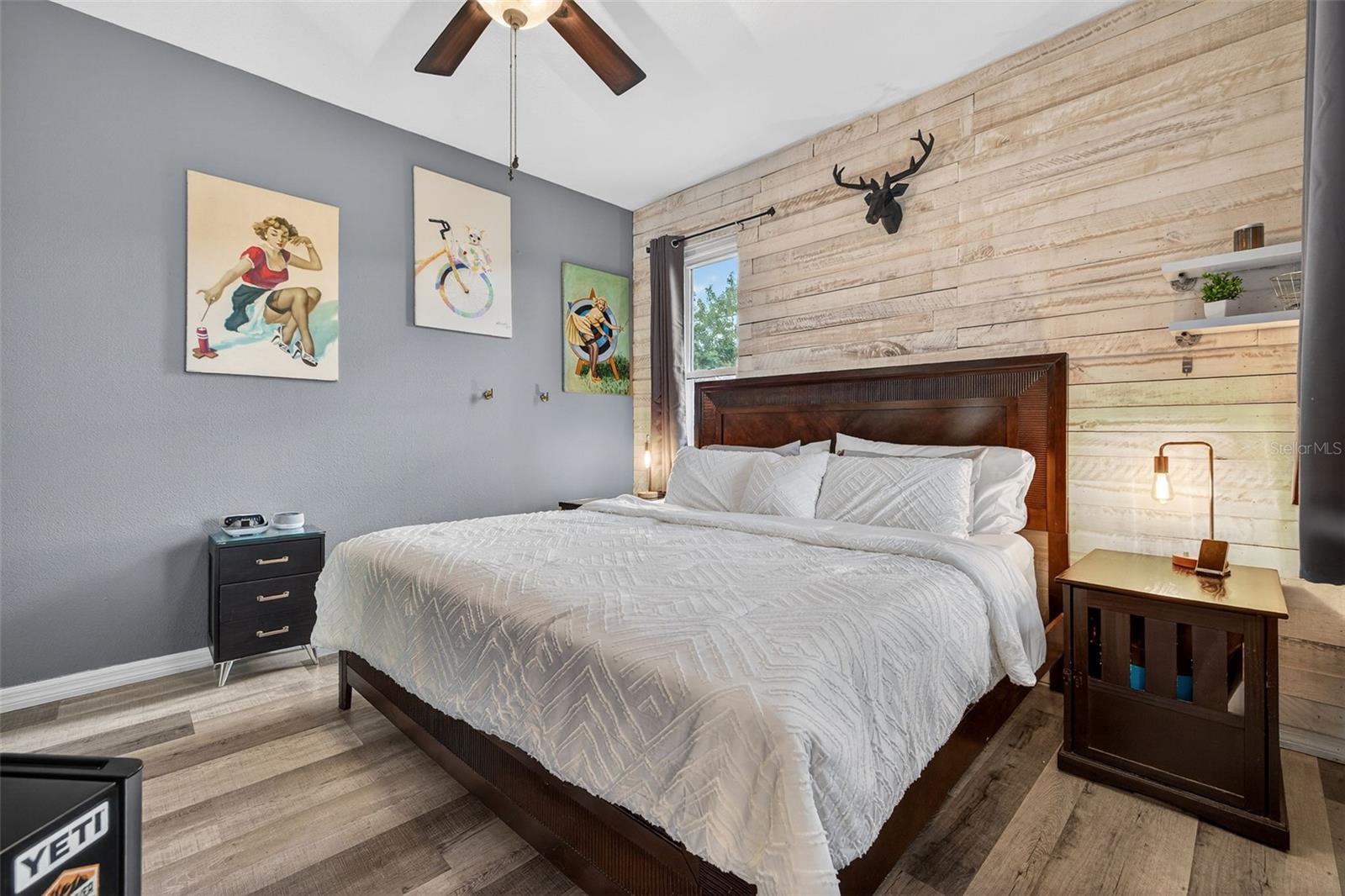 Listing photo id 16 for 6400 46th Avenue N 20