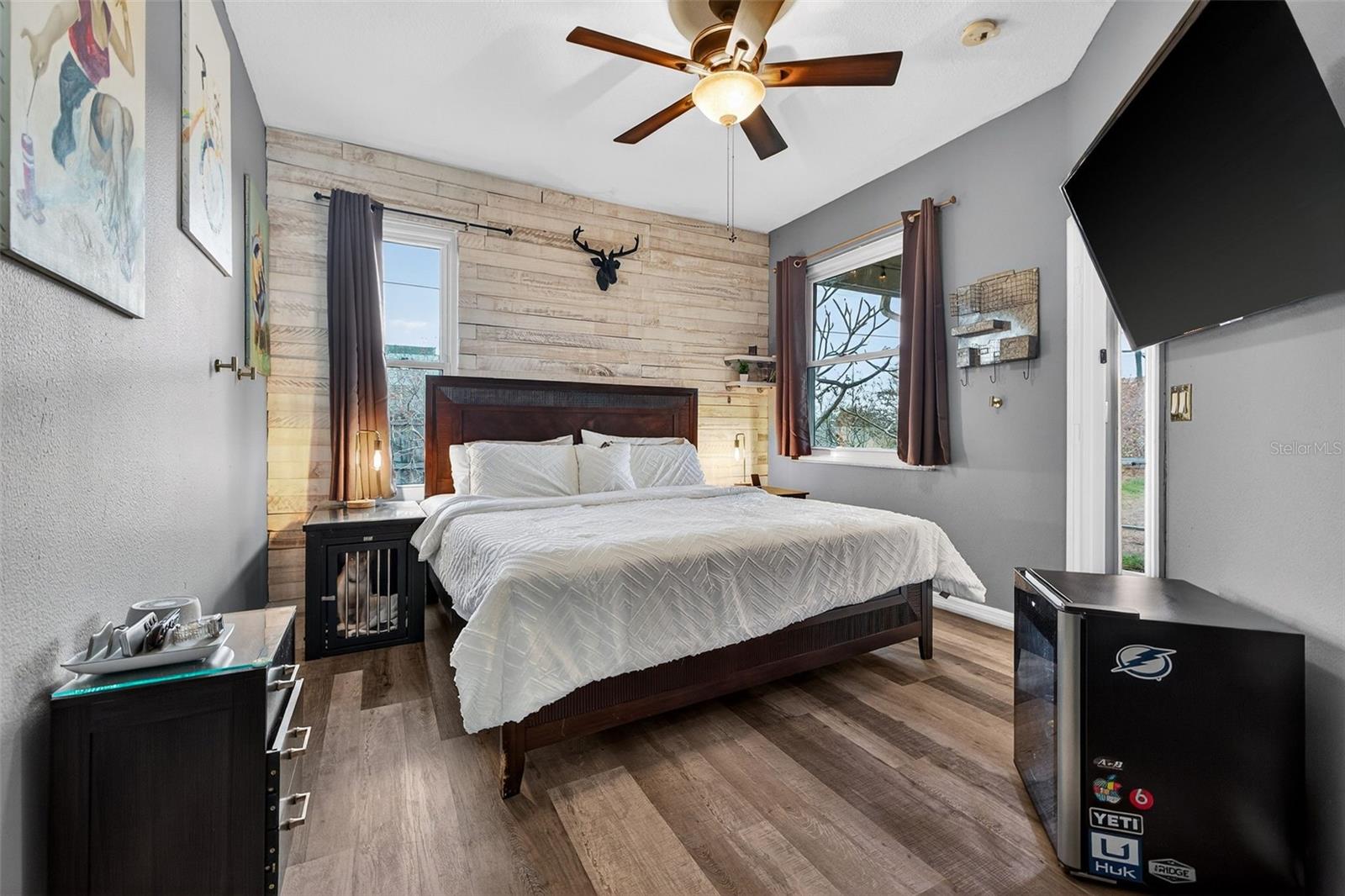 Listing photo id 17 for 6400 46th Avenue N 20