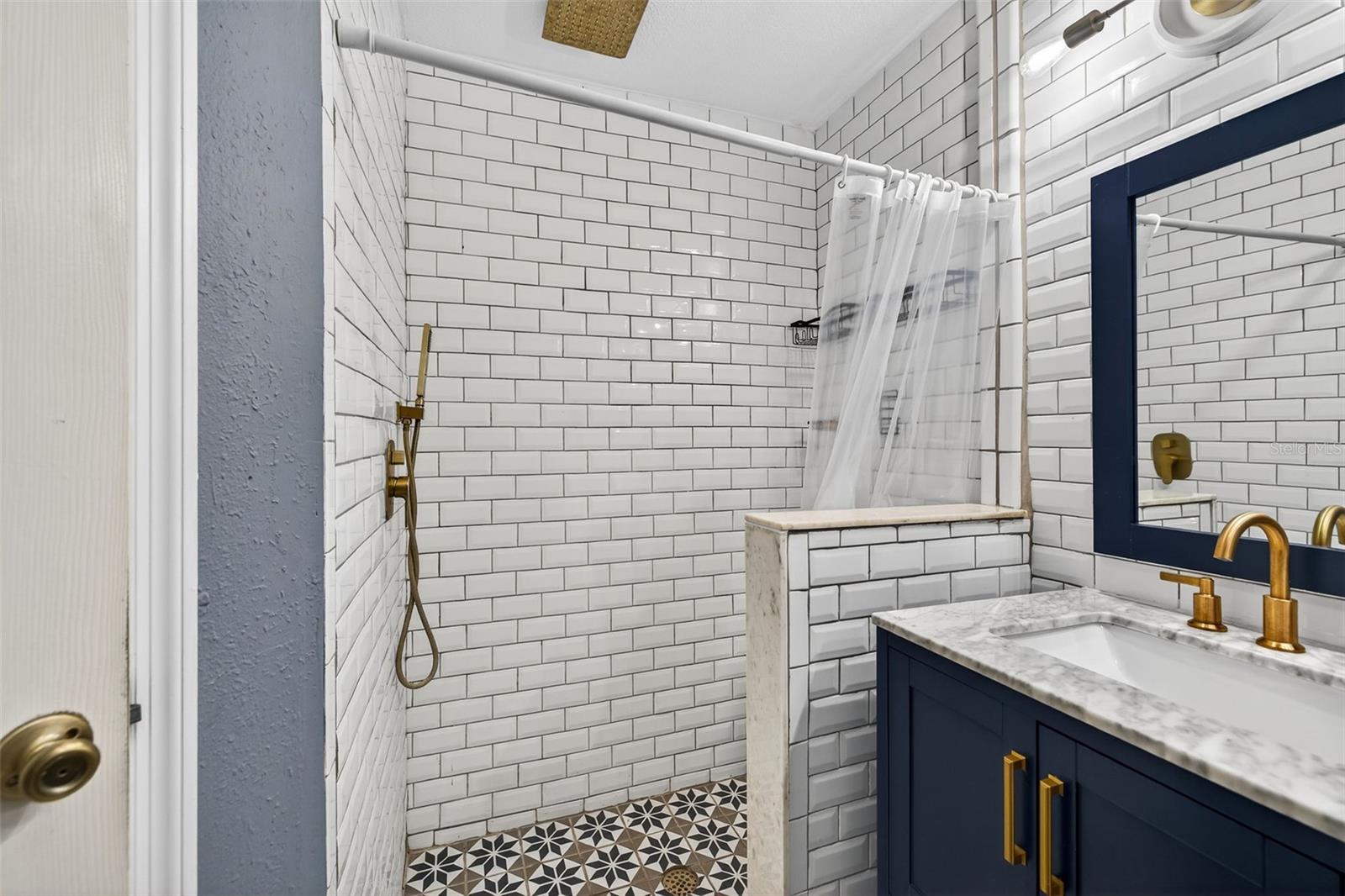 Listing photo id 20 for 6400 46th Avenue N 20