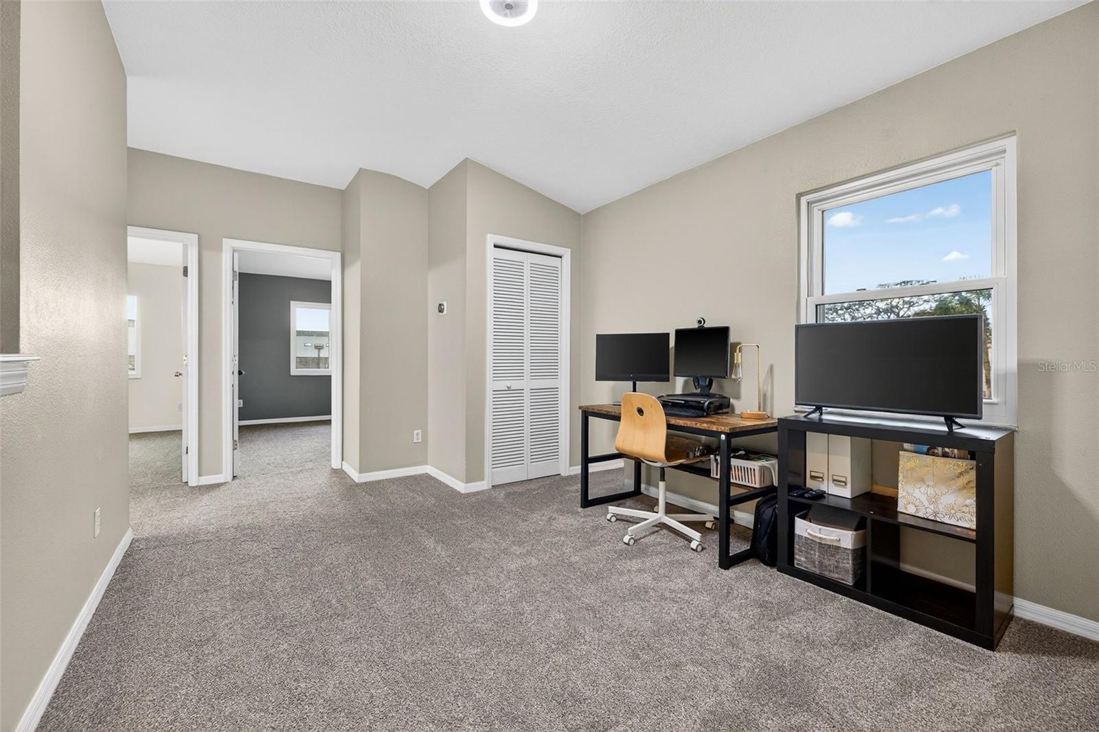 Listing photo id 24 for 6400 46th Avenue N 20