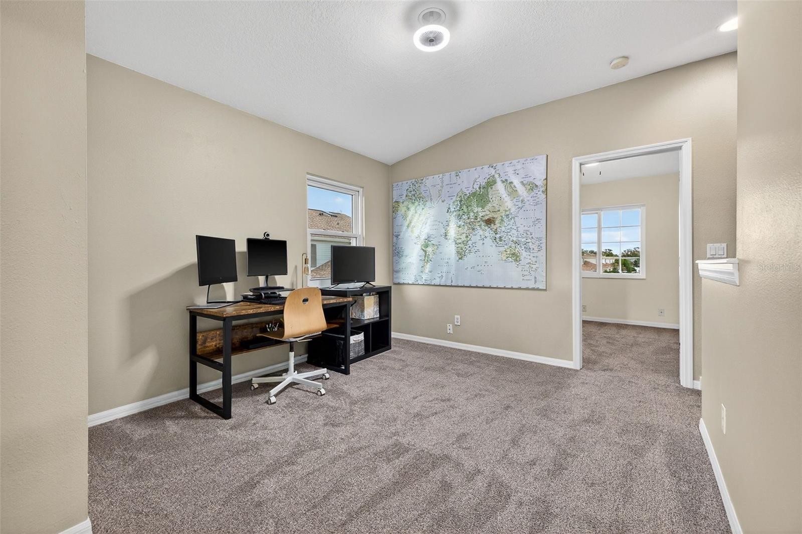 Listing photo id 25 for 6400 46th Avenue N 20