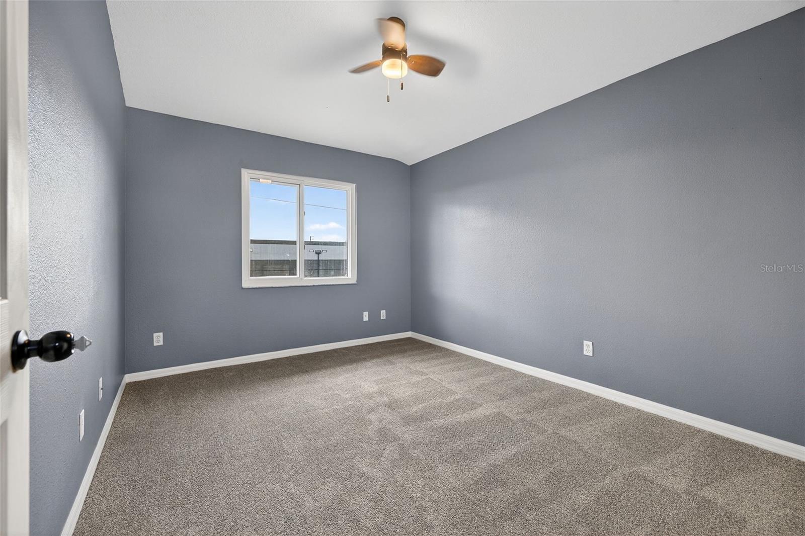 Listing photo id 29 for 6400 46th Avenue N 20