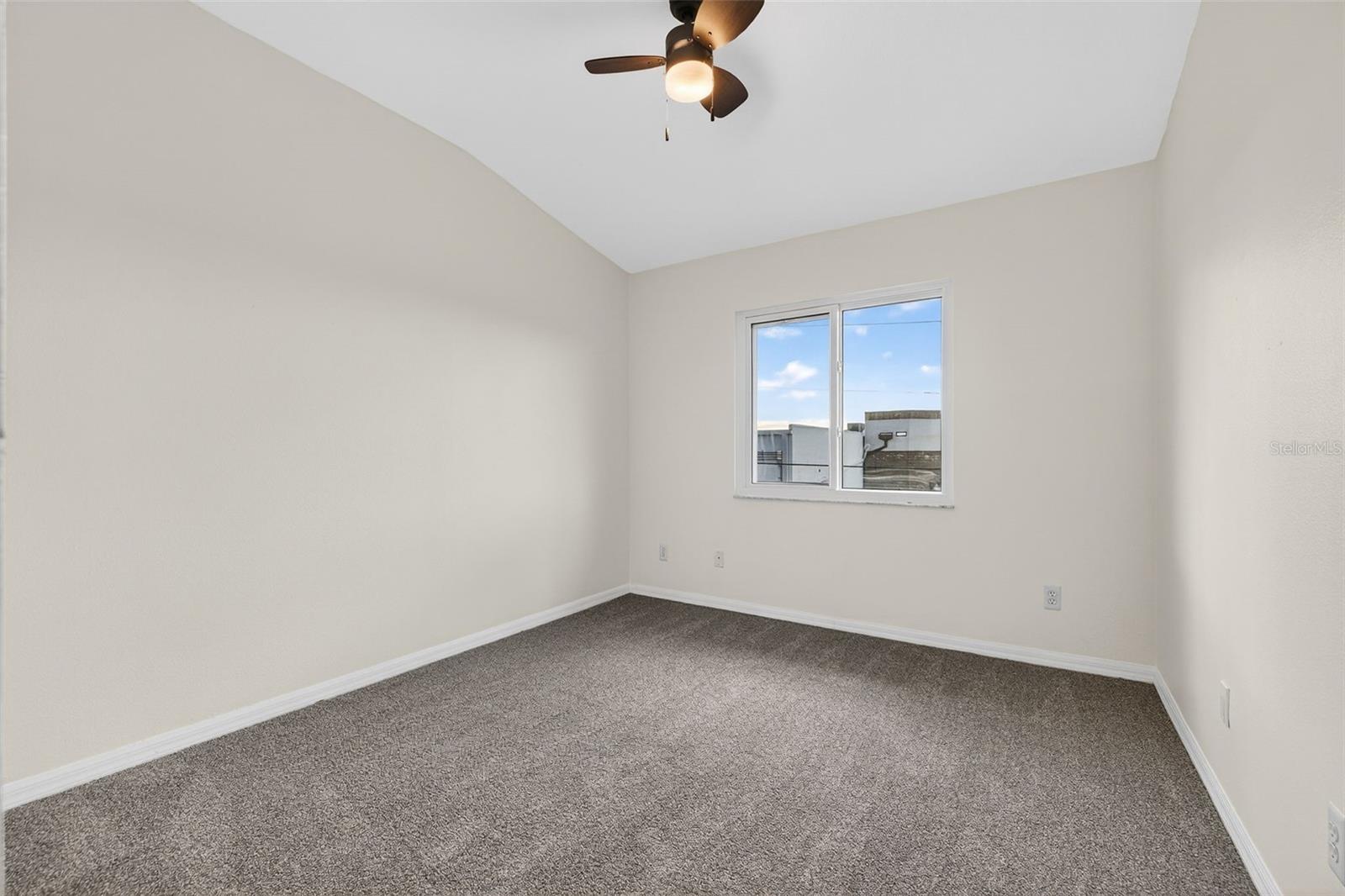 Listing photo id 30 for 6400 46th Avenue N 20