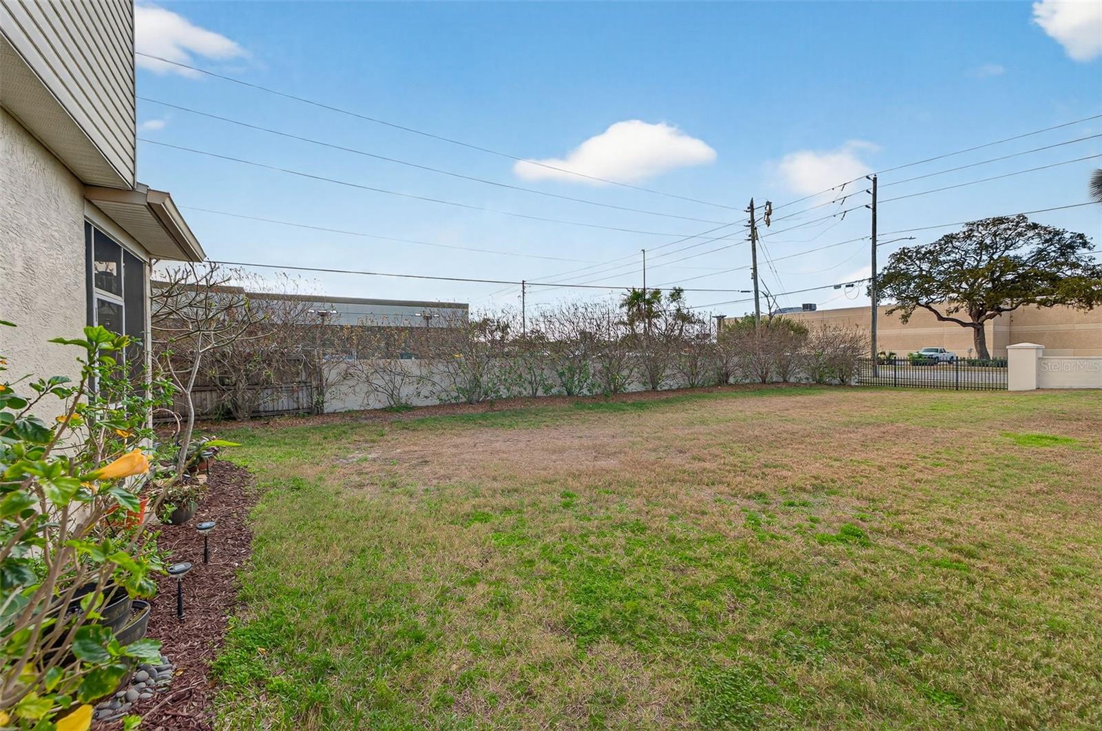 Listing photo id 32 for 6400 46th Avenue N 20