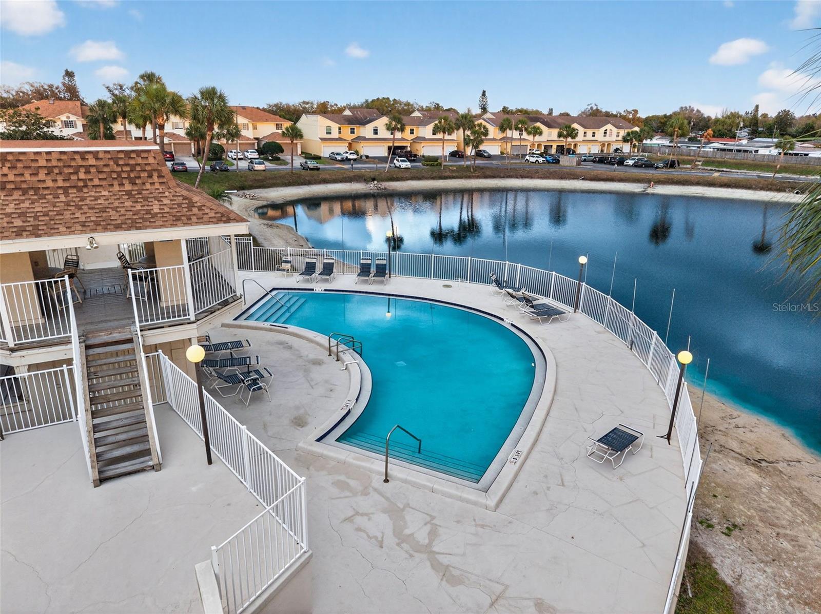 Listing photo id 37 for 6400 46th Avenue N 20