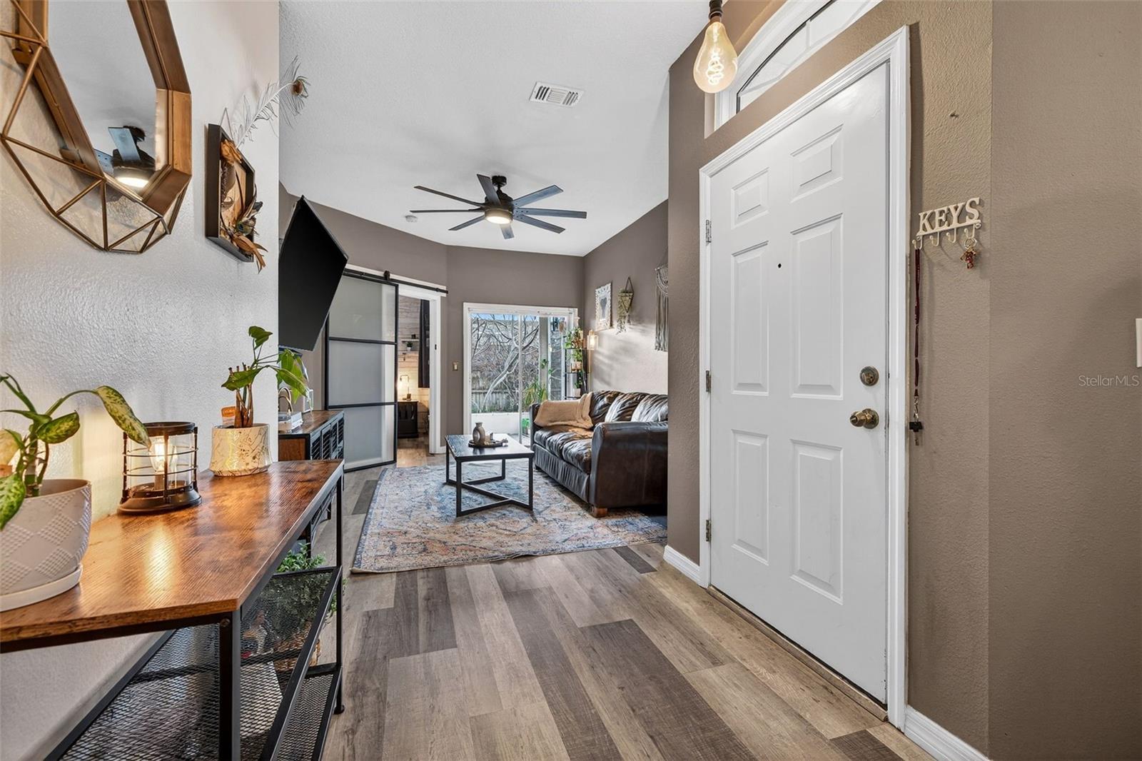 Listing photo id 2 for 6400 46th Avenue N 20