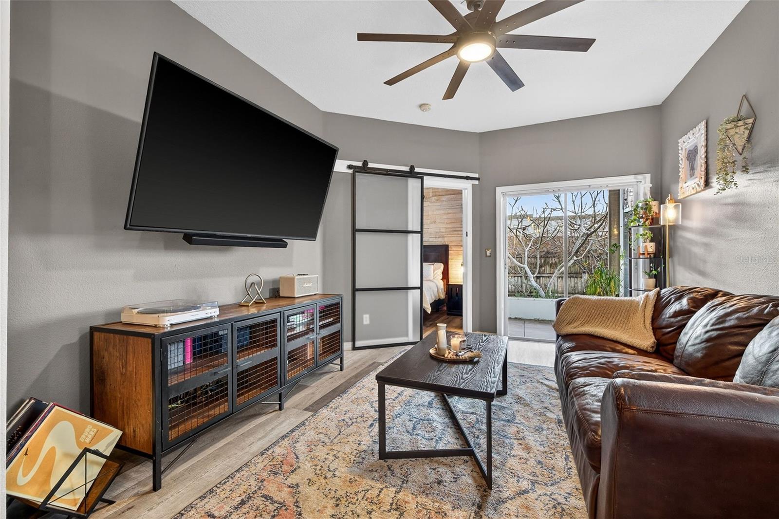 Listing photo id 3 for 6400 46th Avenue N 20