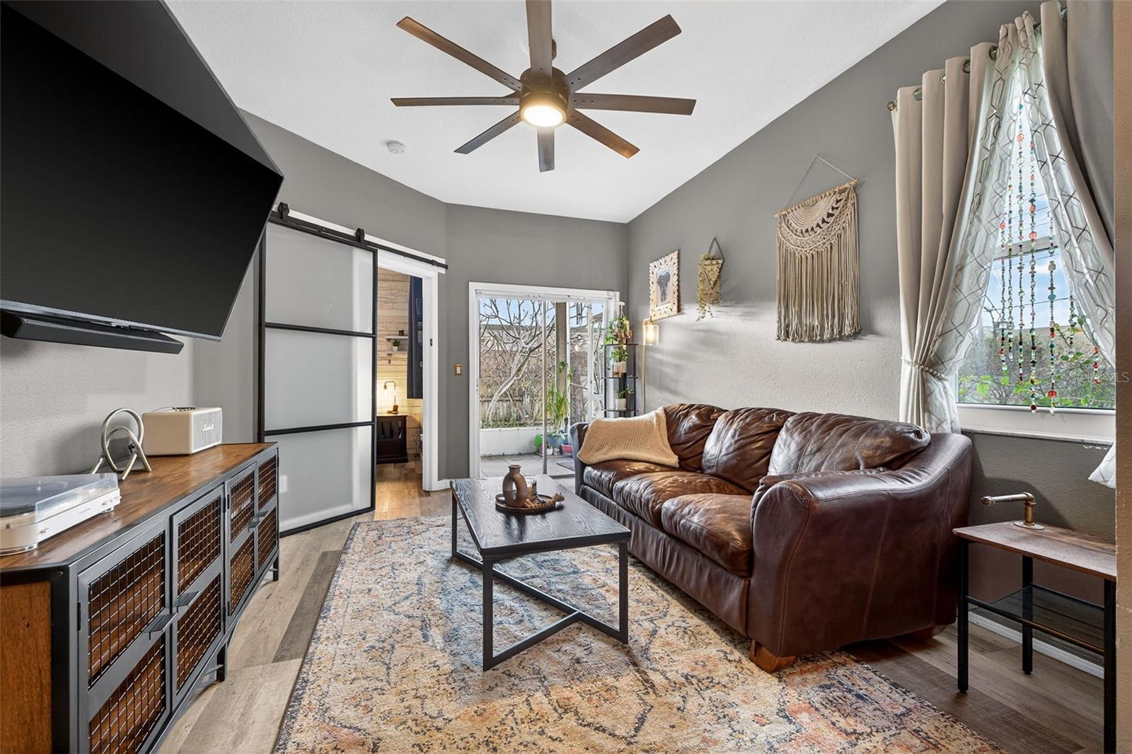 Listing photo id 4 for 6400 46th Avenue N 20