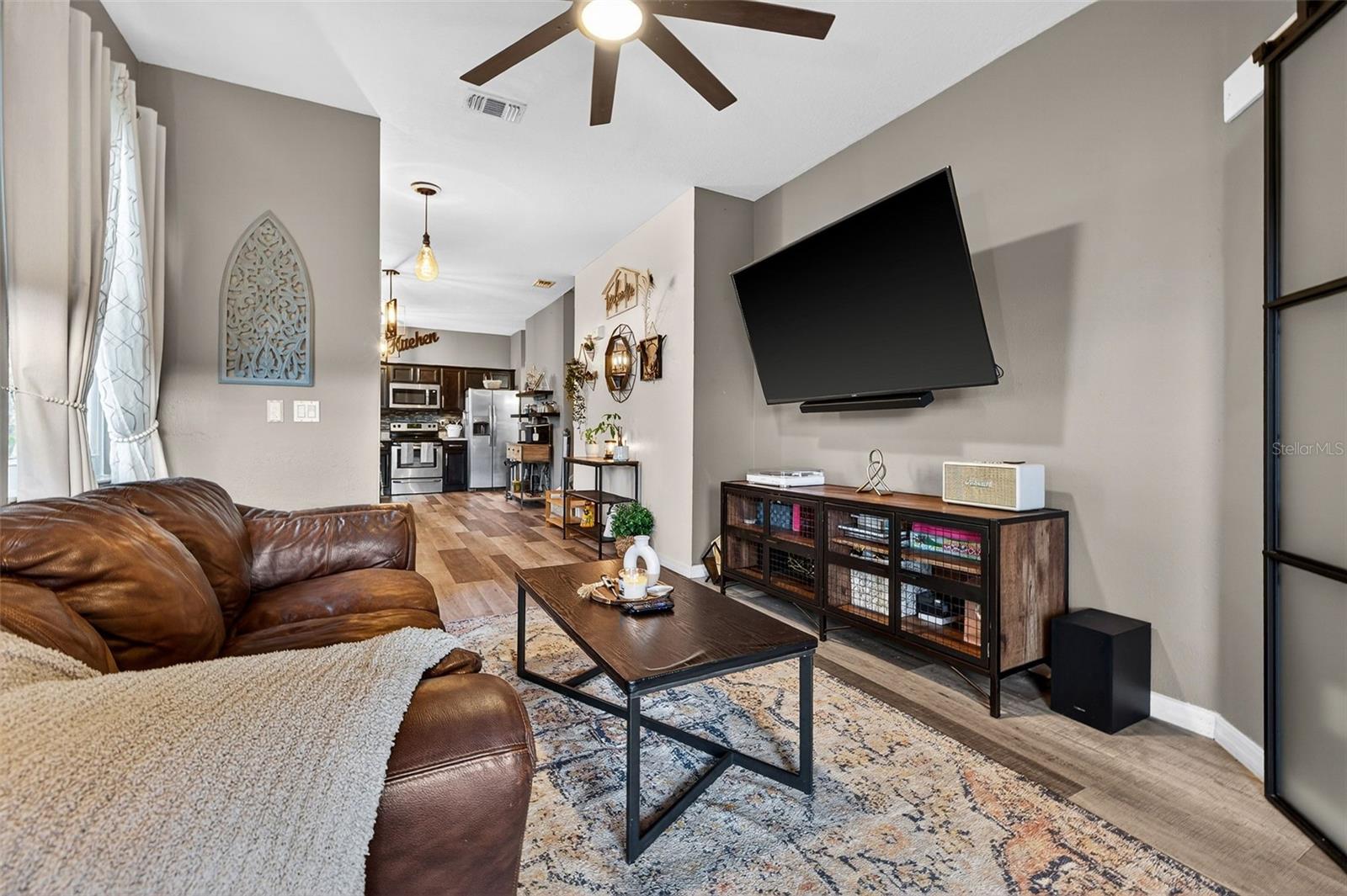 Listing photo id 5 for 6400 46th Avenue N 20