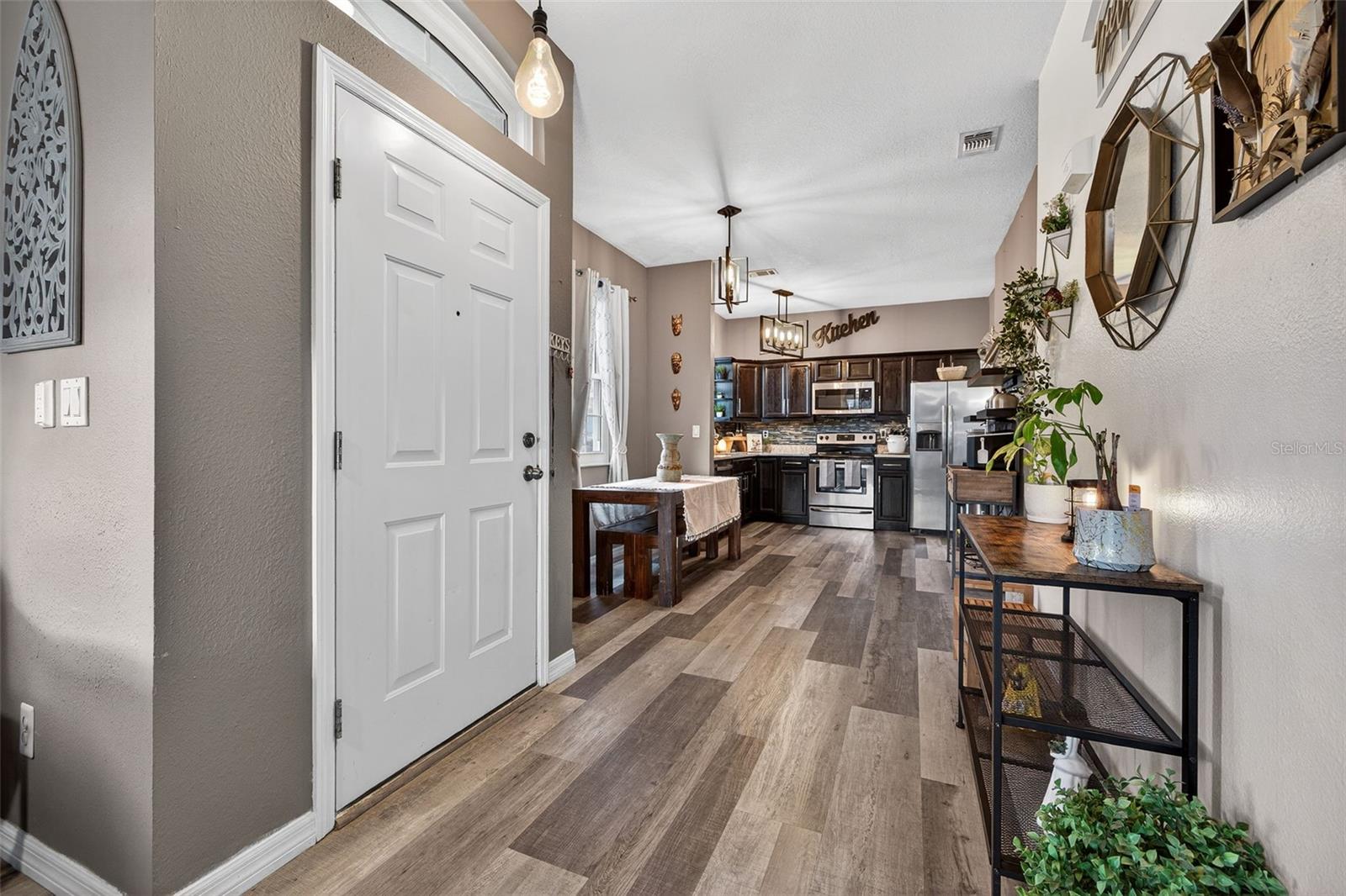 Listing photo id 7 for 6400 46th Avenue N 20