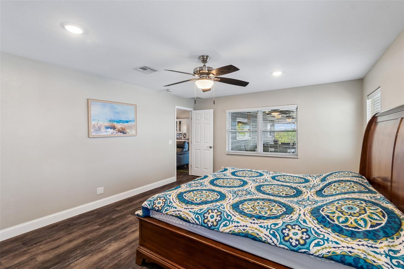 Image 17 of 67 For 9901 Bay Drive