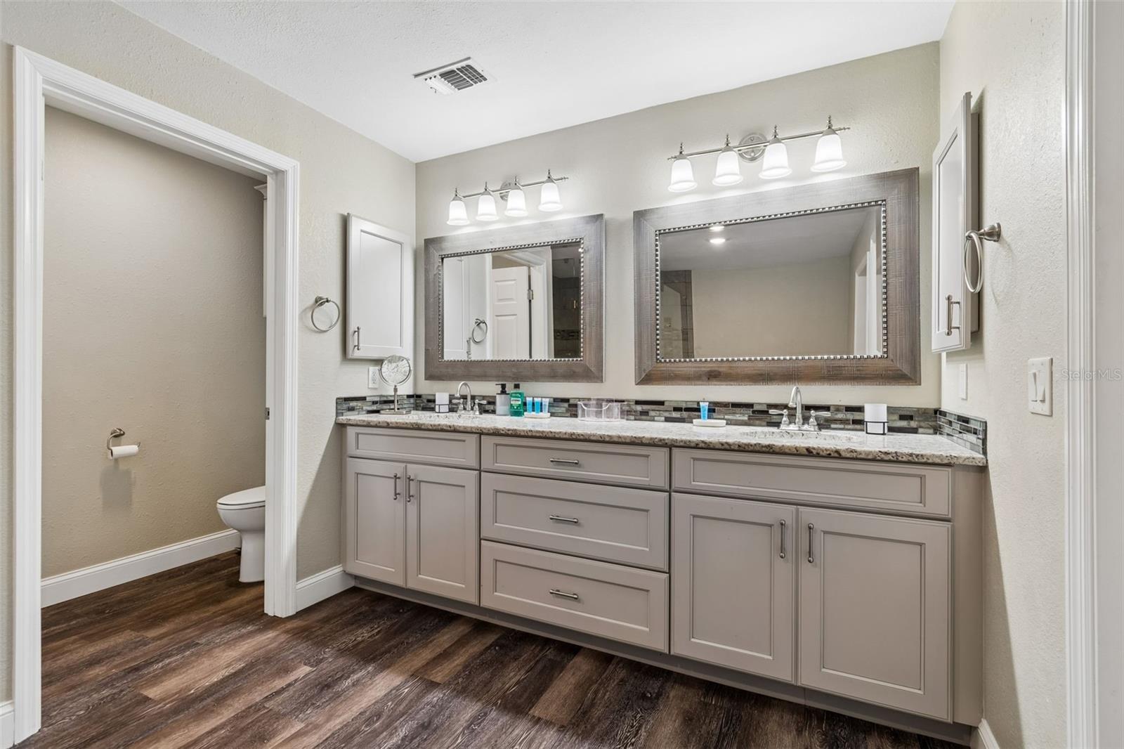 Image 18 of 67 For 9901 Bay Drive