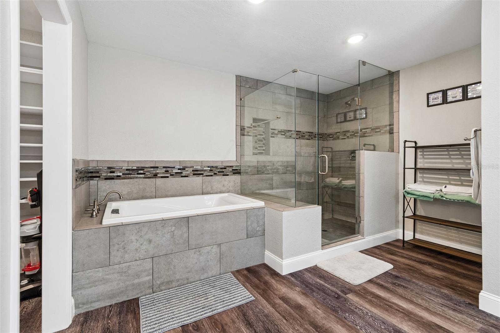 Image 19 of 67 For 9901 Bay Drive